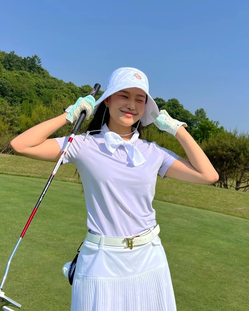 한여름 골프웨어 이렇게 입자💚🤍
엘르골프 필드룩⛳️ 여름에도 필드 @포기못하지🏌️♀️🫶🏻 #광고 이미지1