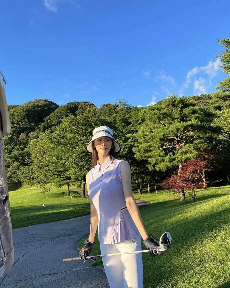 한여름 골프웨어 이렇게 입자💚🤍
엘르골프 필드룩⛳️ 여름에도 필드 @포기못하지🏌️♀️🫶🏻 #광고 이미지4