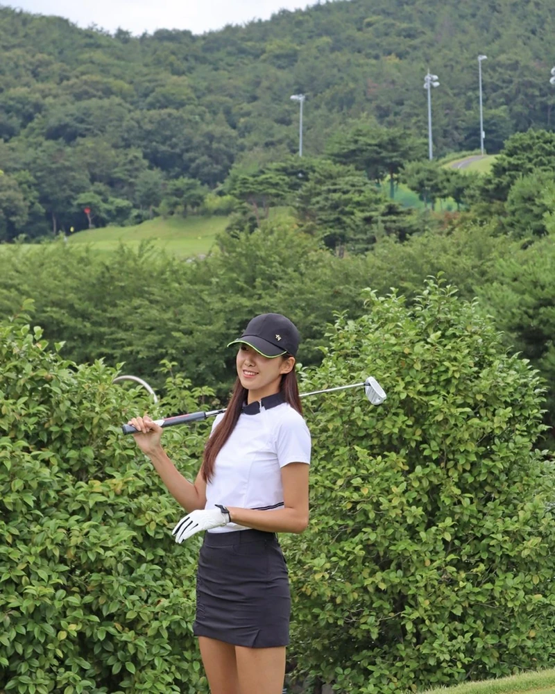 한여름 골프웨어 이렇게 입자💚🤍
엘르골프 필드룩⛳️ 여름에도 필드 @포기못하지🏌️♀️🫶🏻 #광고 이미지6