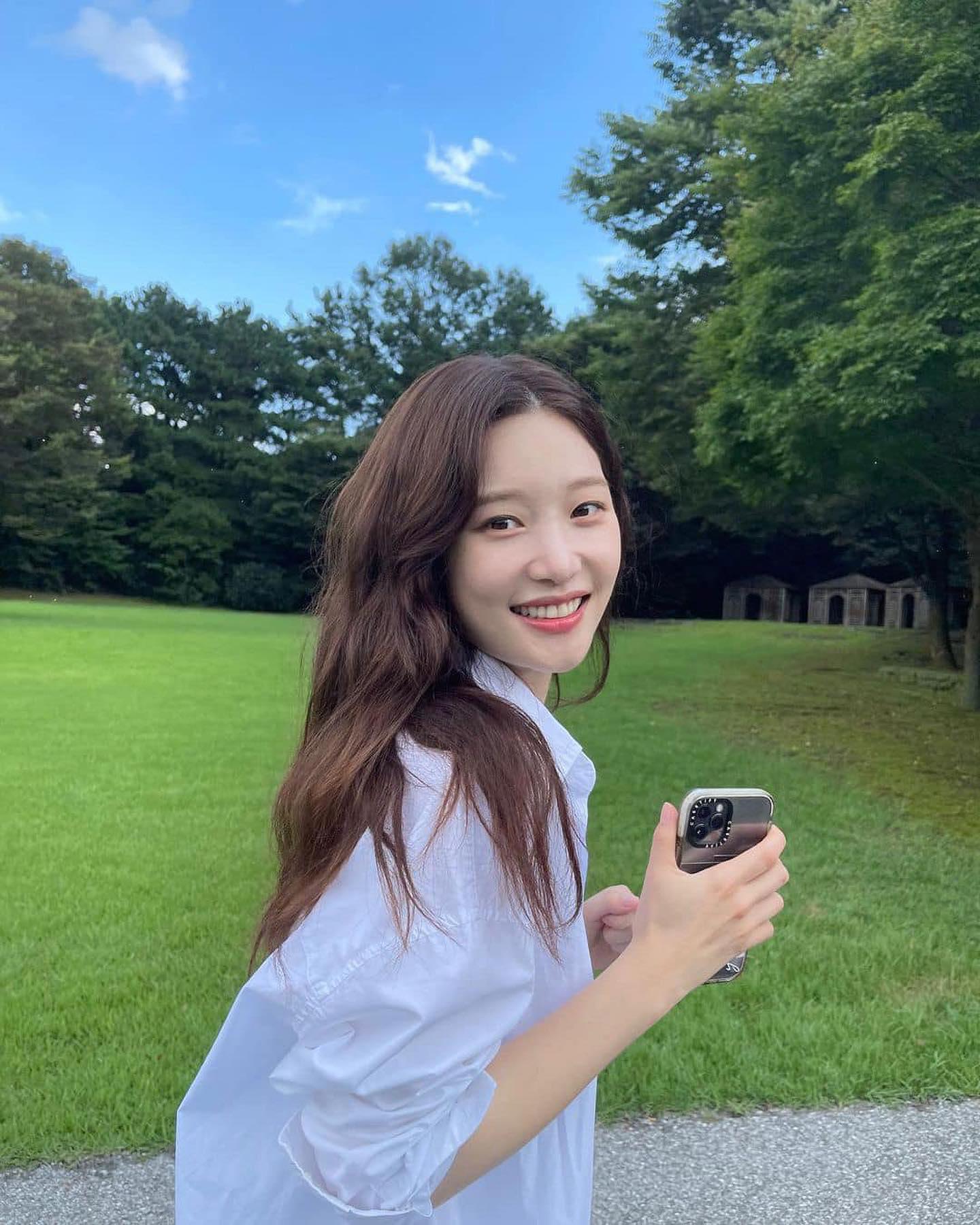 심쿵하는 흰셔츠 코디🤍 이미지