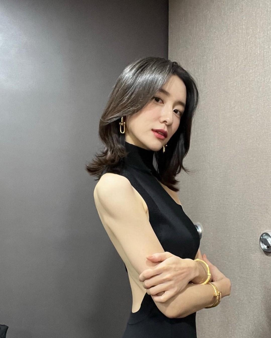 여심까지 훔치는 박지현 일상👸🏻🖤 이미지