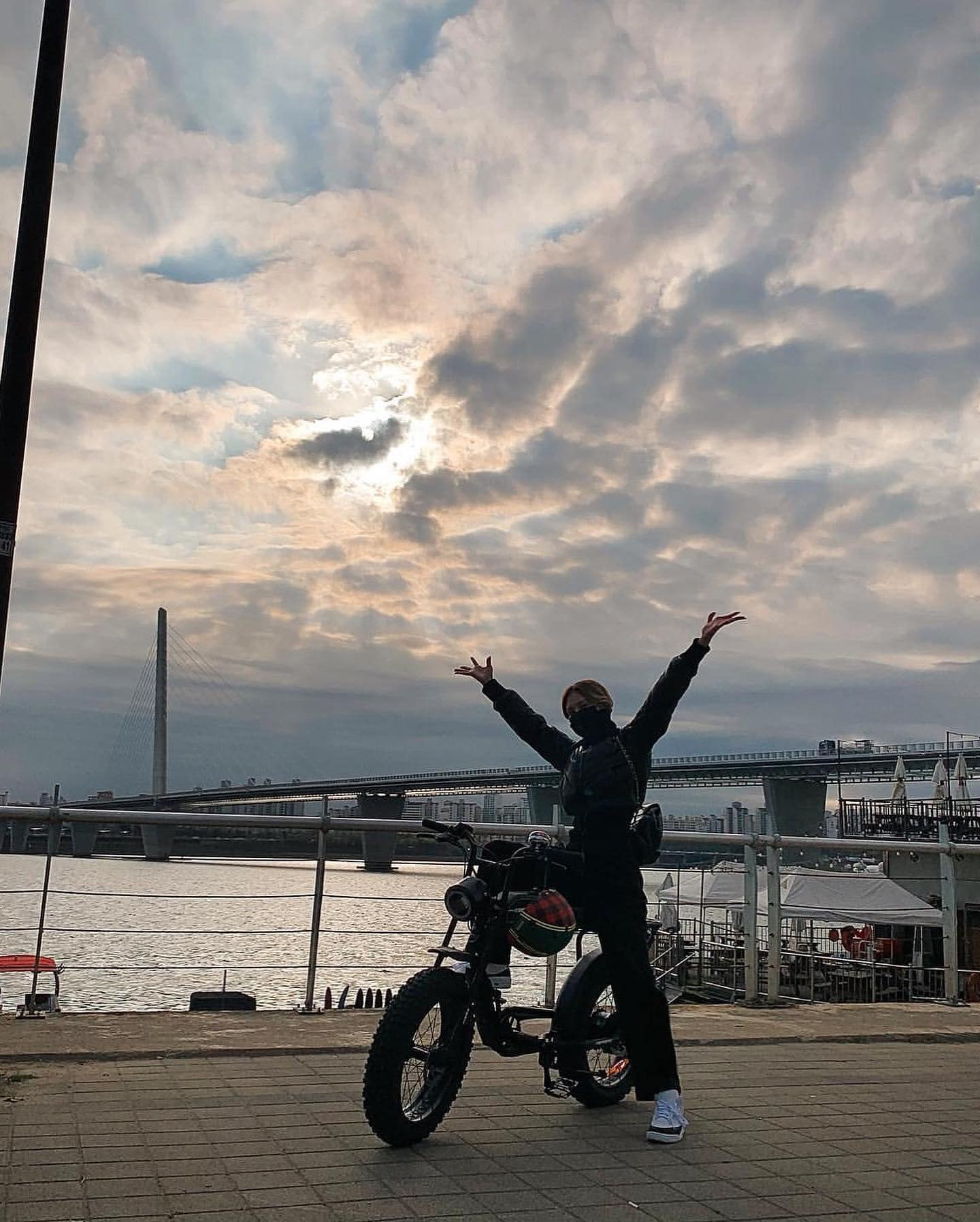 요즘 끌리는 @전기자전거🚲🖤 이미지
