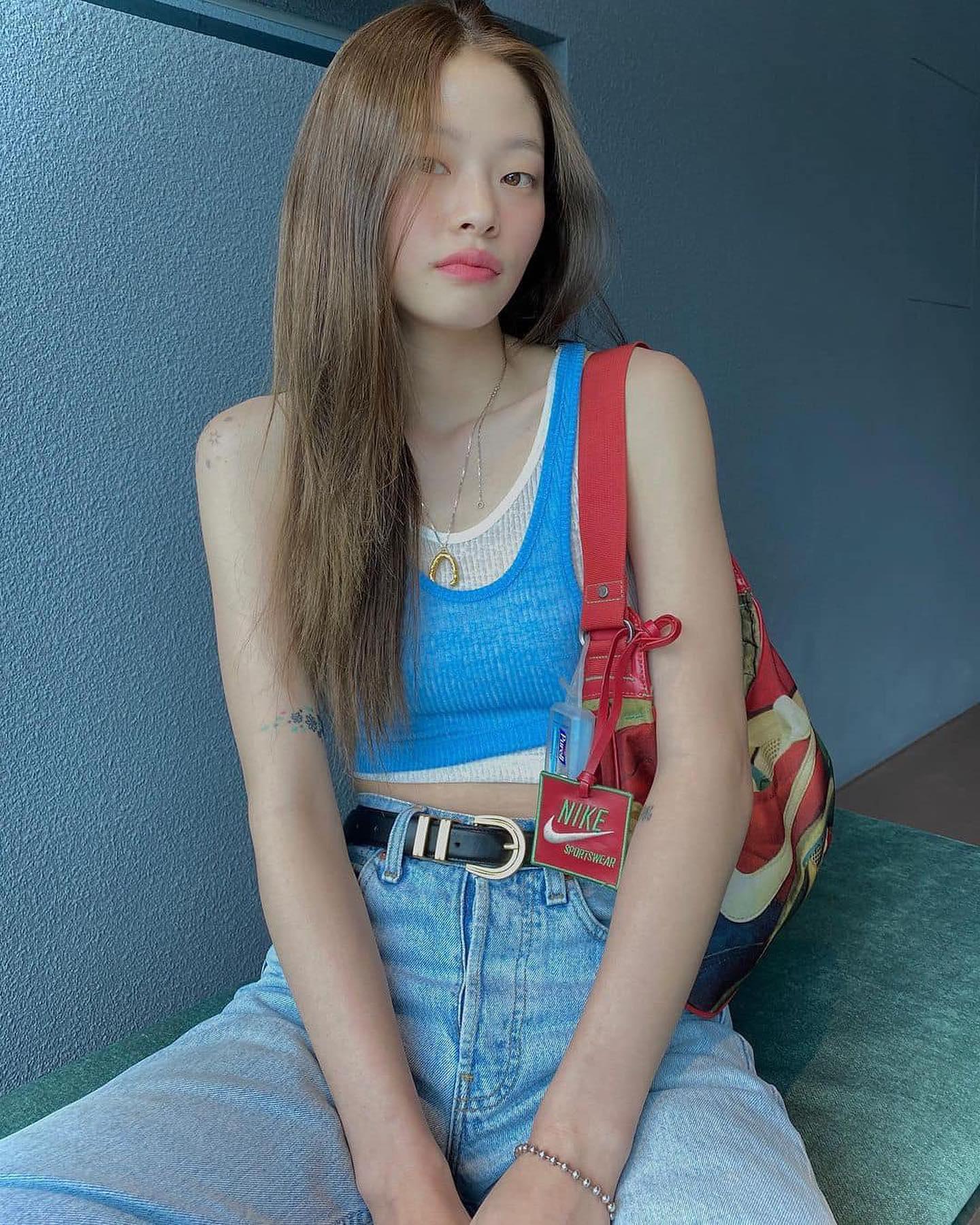 탱크탑에 데님@요렇게🖤👖 이미지