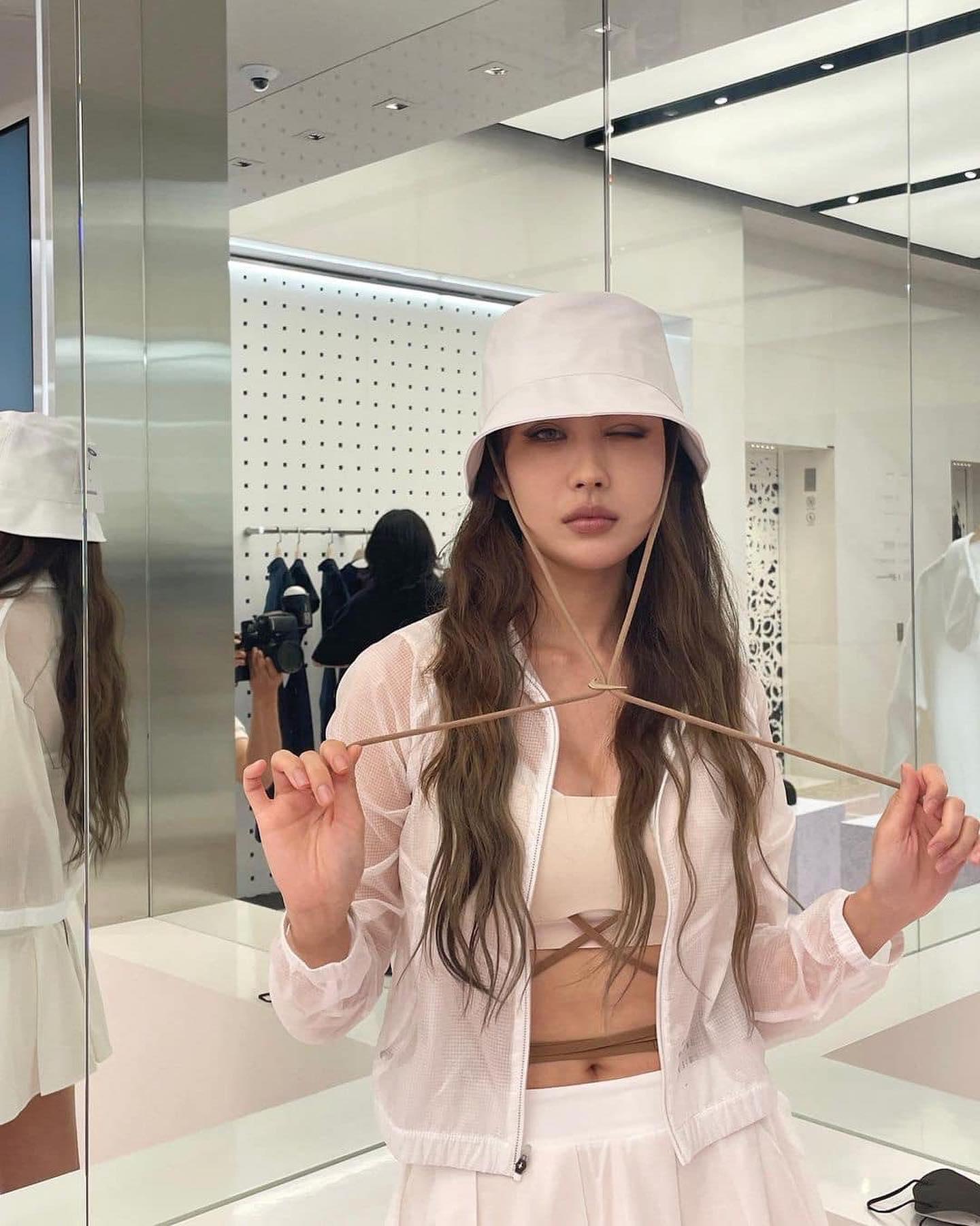 언니들의 🤍나이키 x 자크뮈스🤎 이미지4