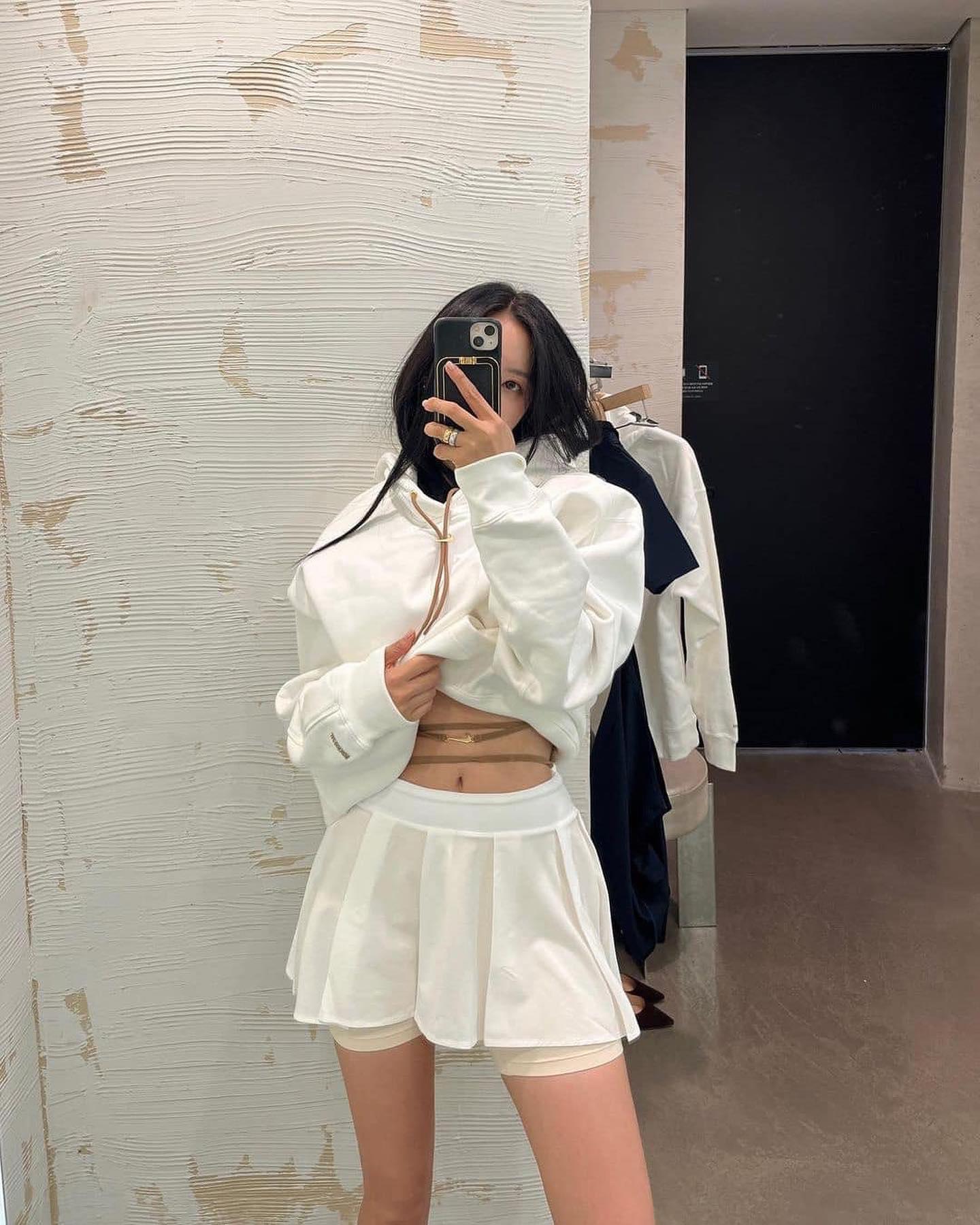 언니들의 🤍나이키 x 자크뮈스🤎 이미지6