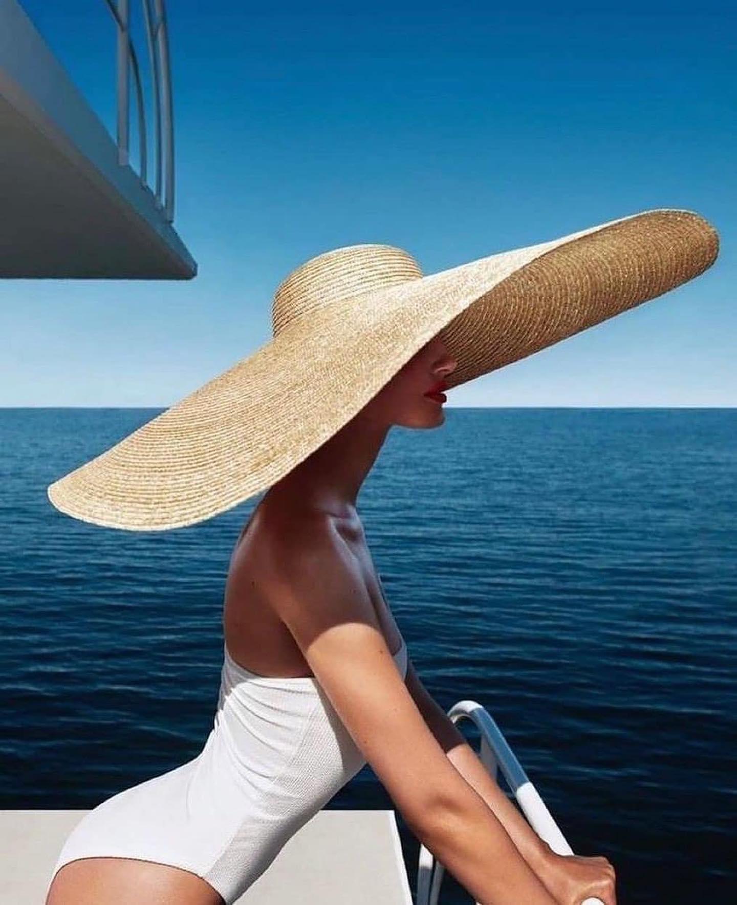 휴가 때 스트로햇 필수야💘👒 이미지