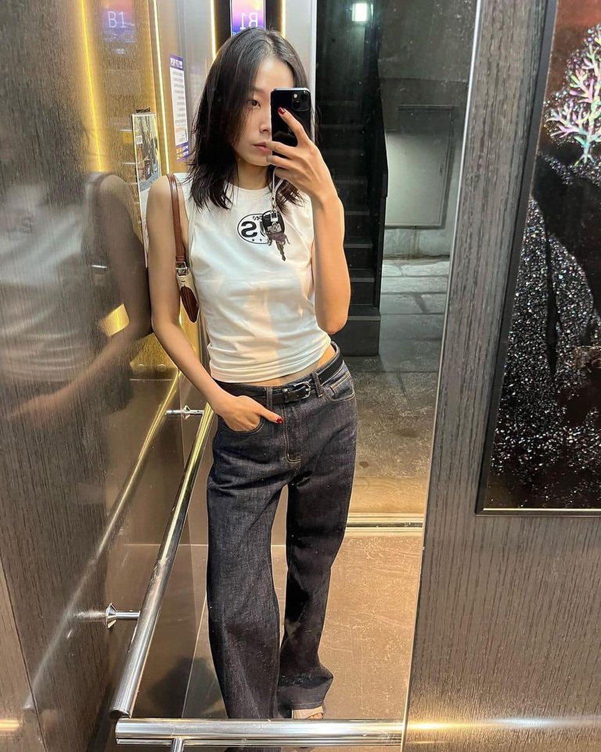 모델 소현언니의 민소매 코디🎽🖤 이미지