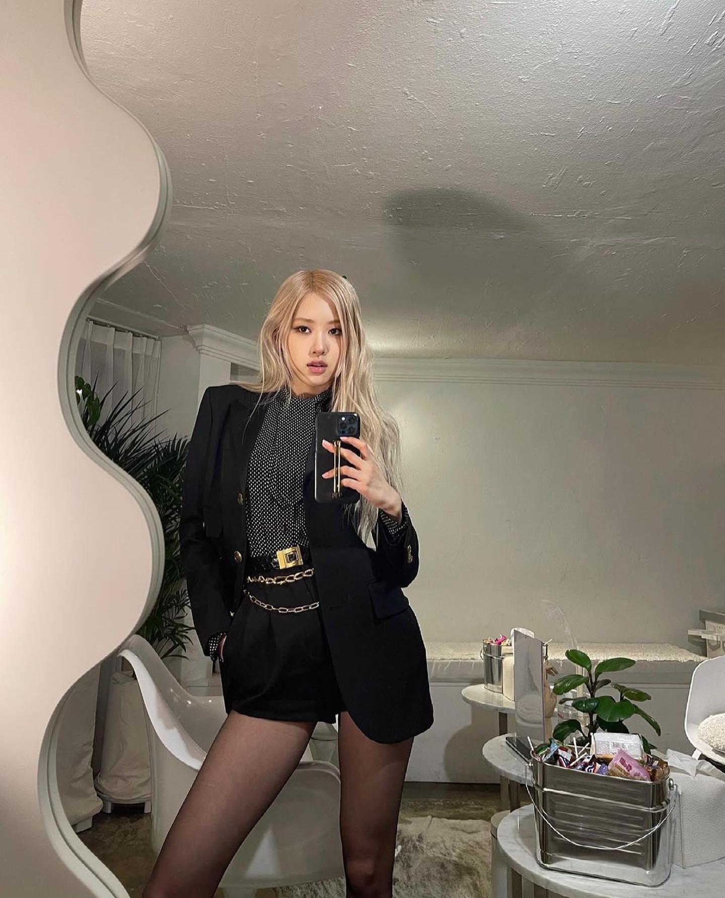 로제의 시크한 생로랑 블랙💫🖤 이미지2