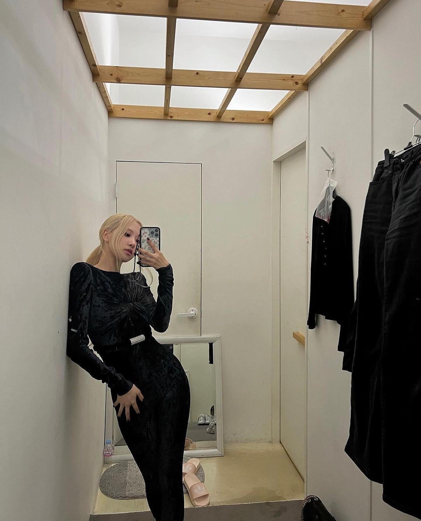 로제의 시크한 생로랑 블랙💫🖤 이미지4