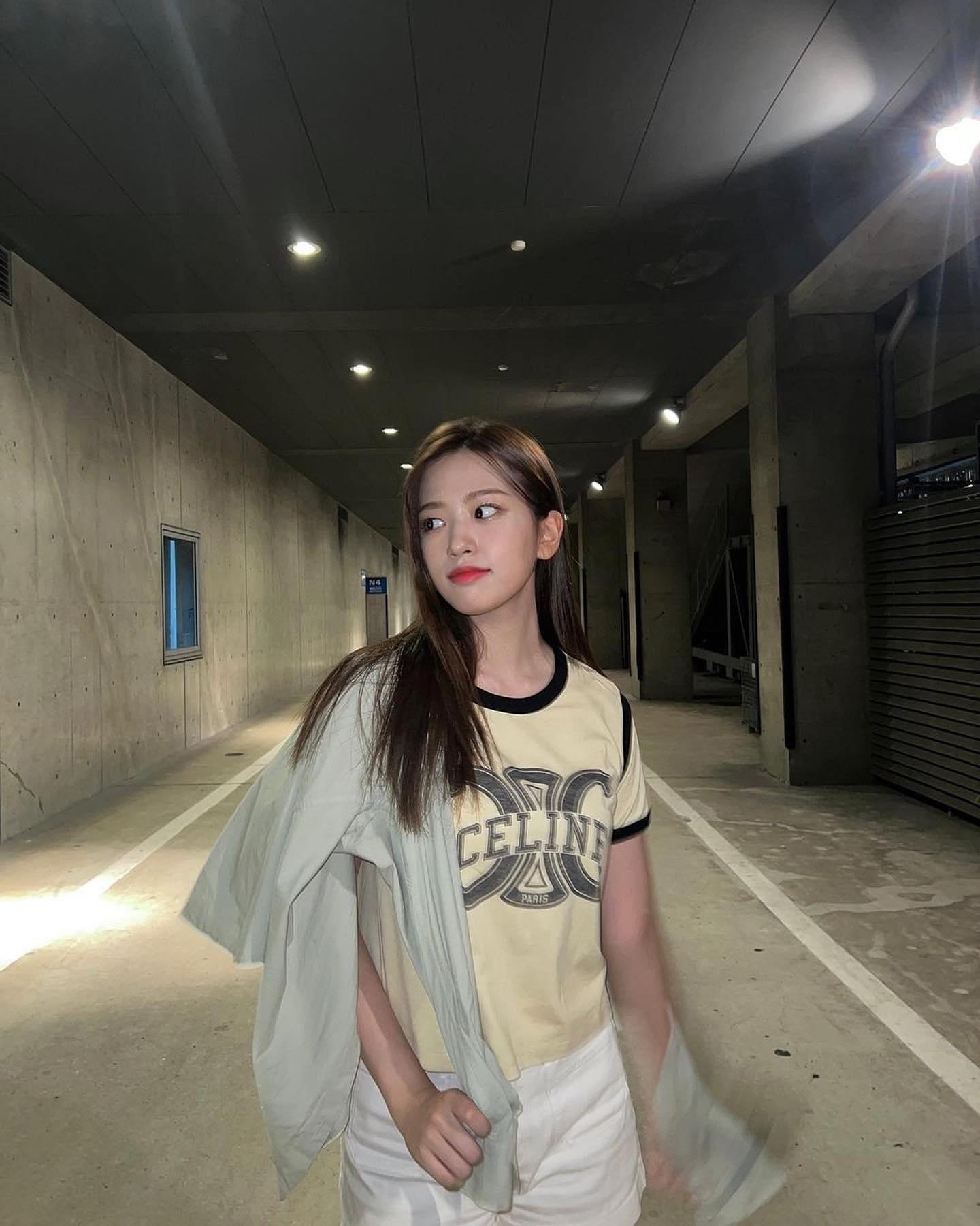 셀린느하면 배색 반팔이지💛🖤 이미지