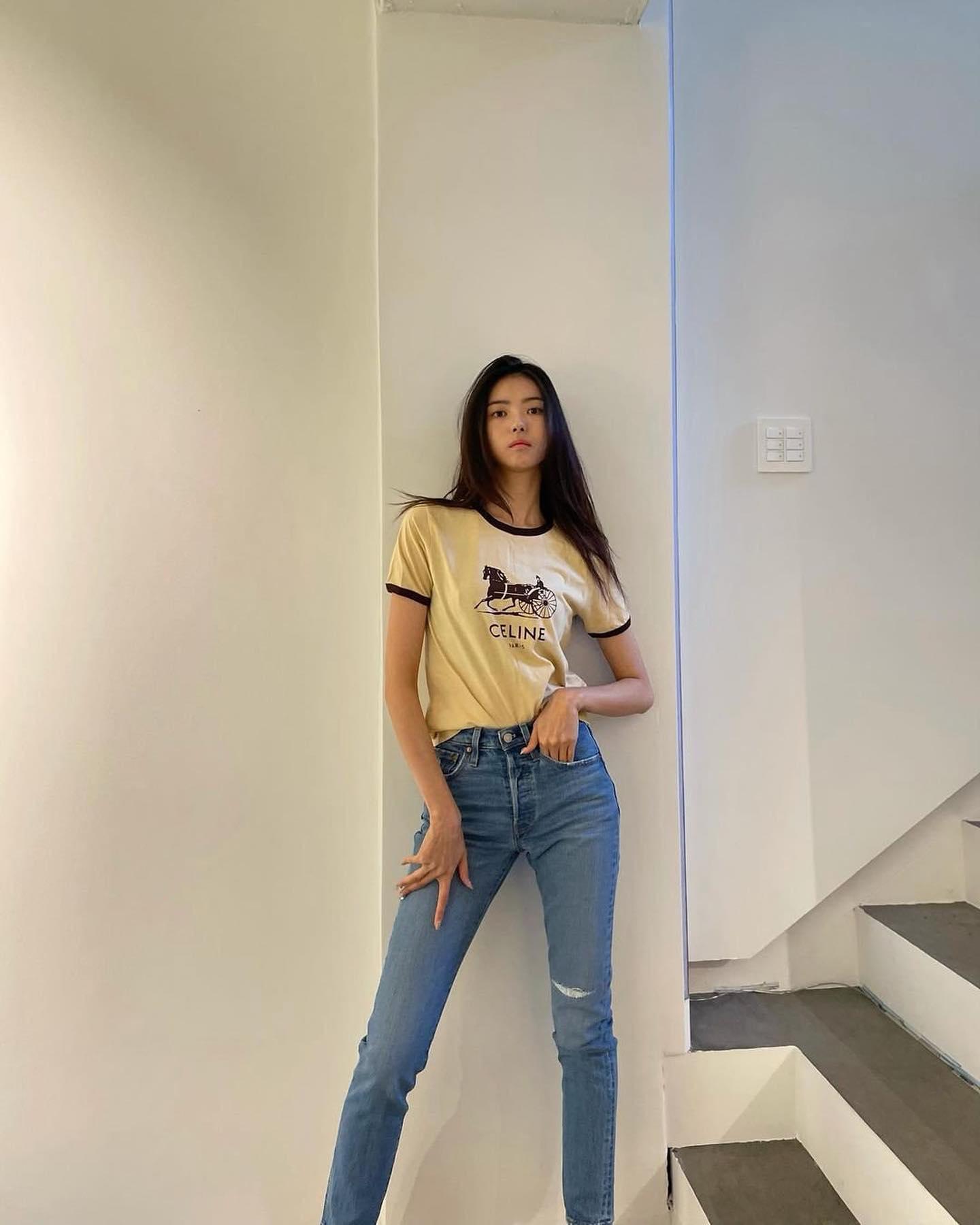 셀린느하면 배색 반팔이지💛🖤 이미지