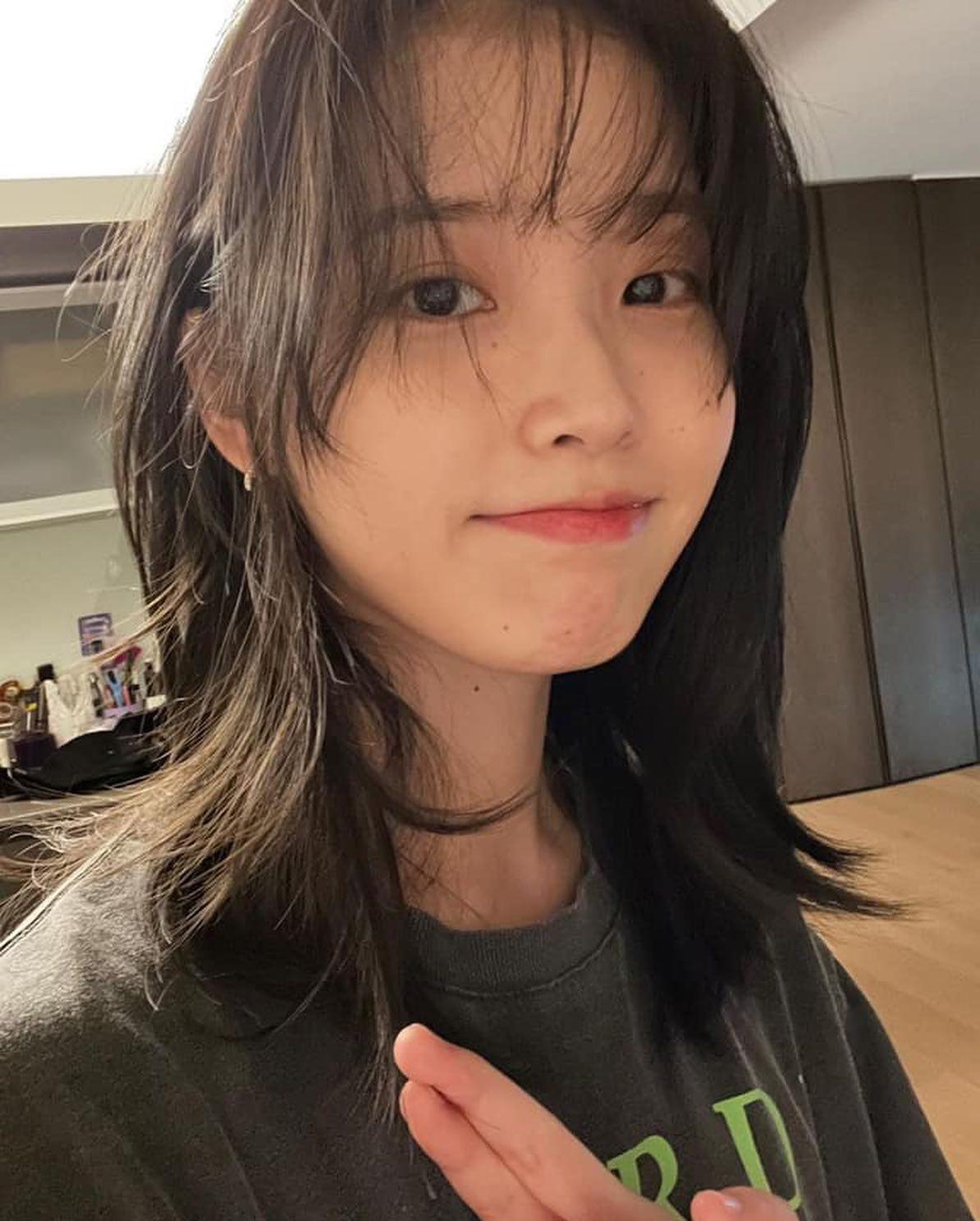 중단발이 끌리는 요즘💇🏻‍♀️🌞 이미지