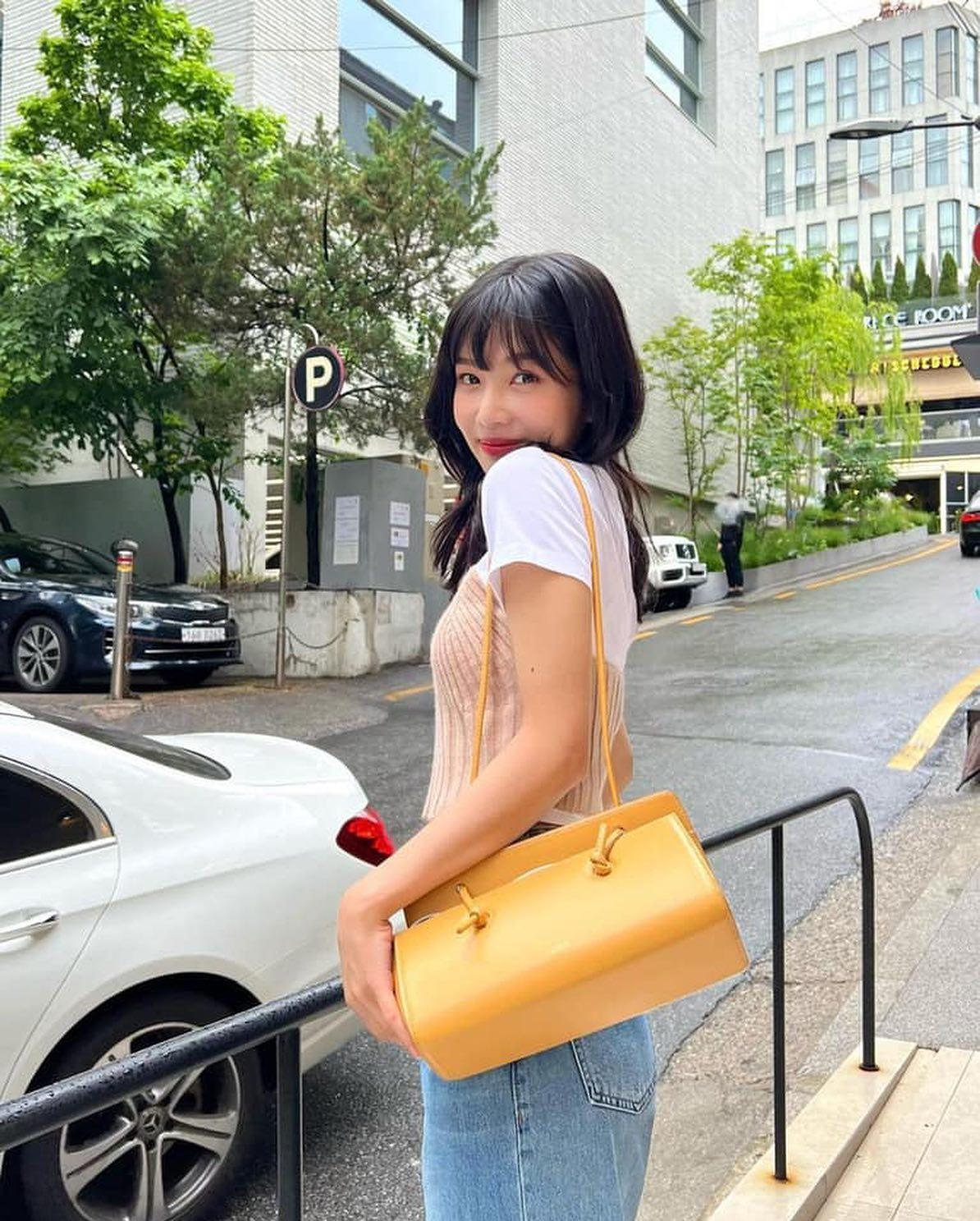 중단발이 끌리는 요즘💇🏻‍♀️🌞 이미지