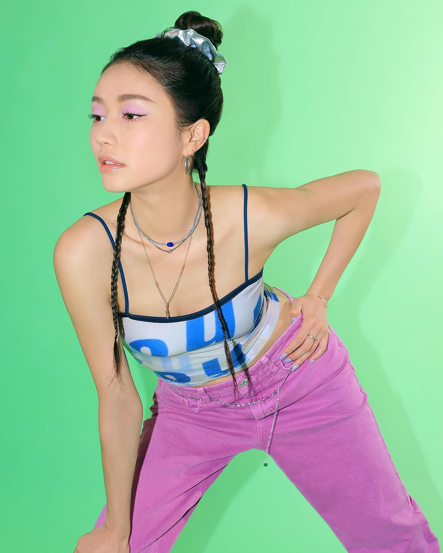 Y2K 메이크업이 뜬다💜💋@어때
3CE 퓨처 카인드 에디션🌐💖 참고하자🔥 #광고 이미지3