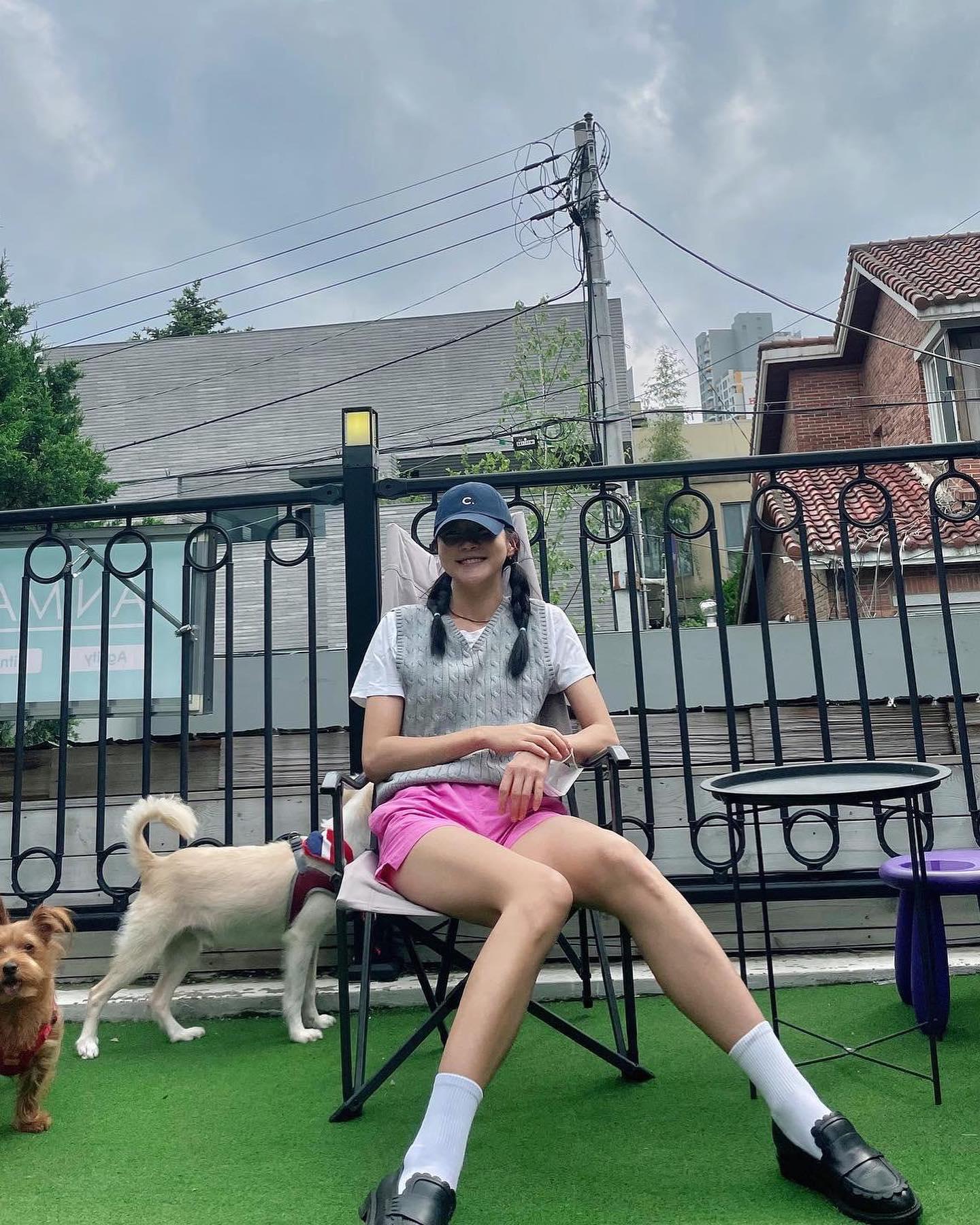 언니들의 네이비 볼캡 여름맛🧢💙 이미지