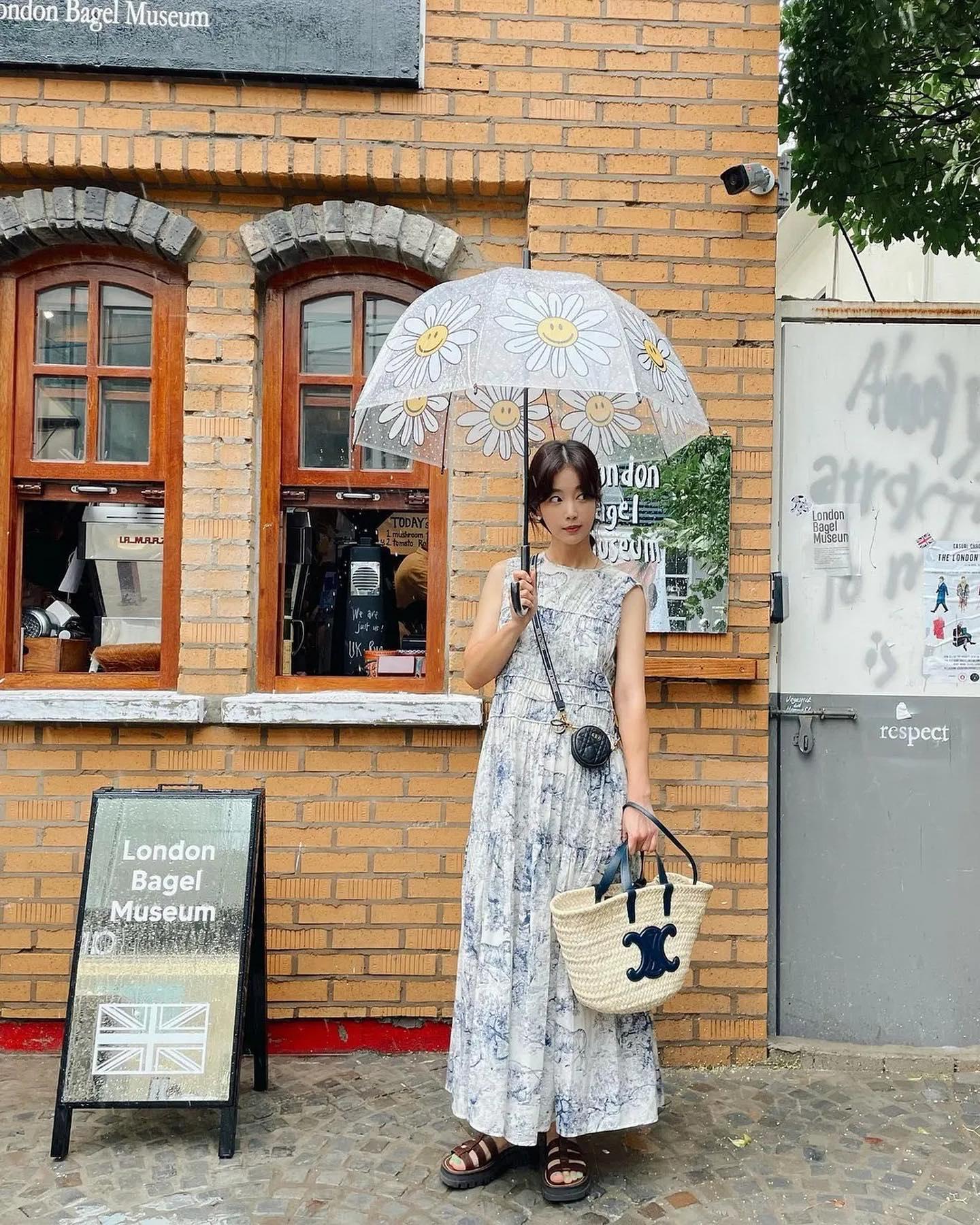 요즘 제일 필수품☔️ @우산챙겨 이미지