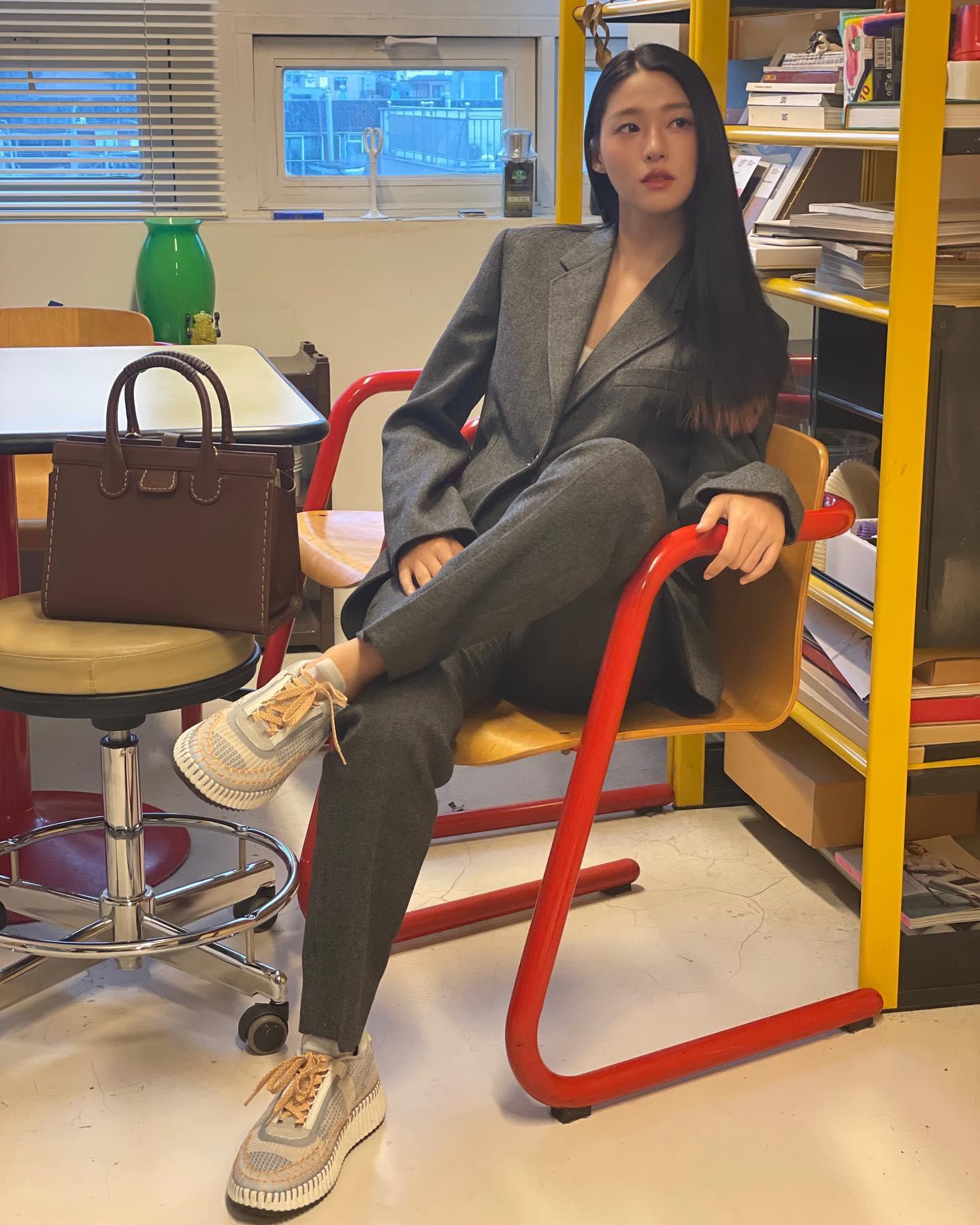 우아미 넘치는 설현 끌로에룩🧡🤎 이미지3