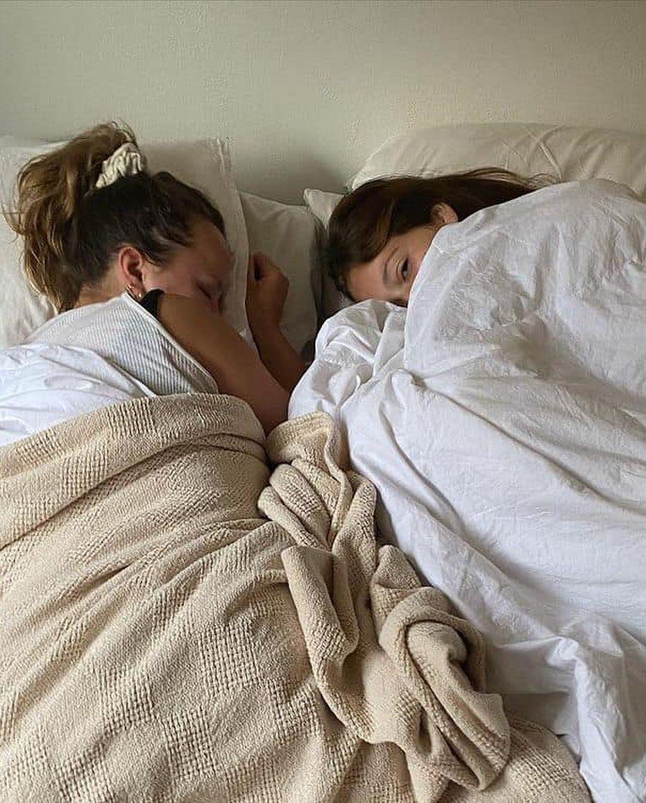 밖은 더우니까 집콕할래🏡💓 이미지