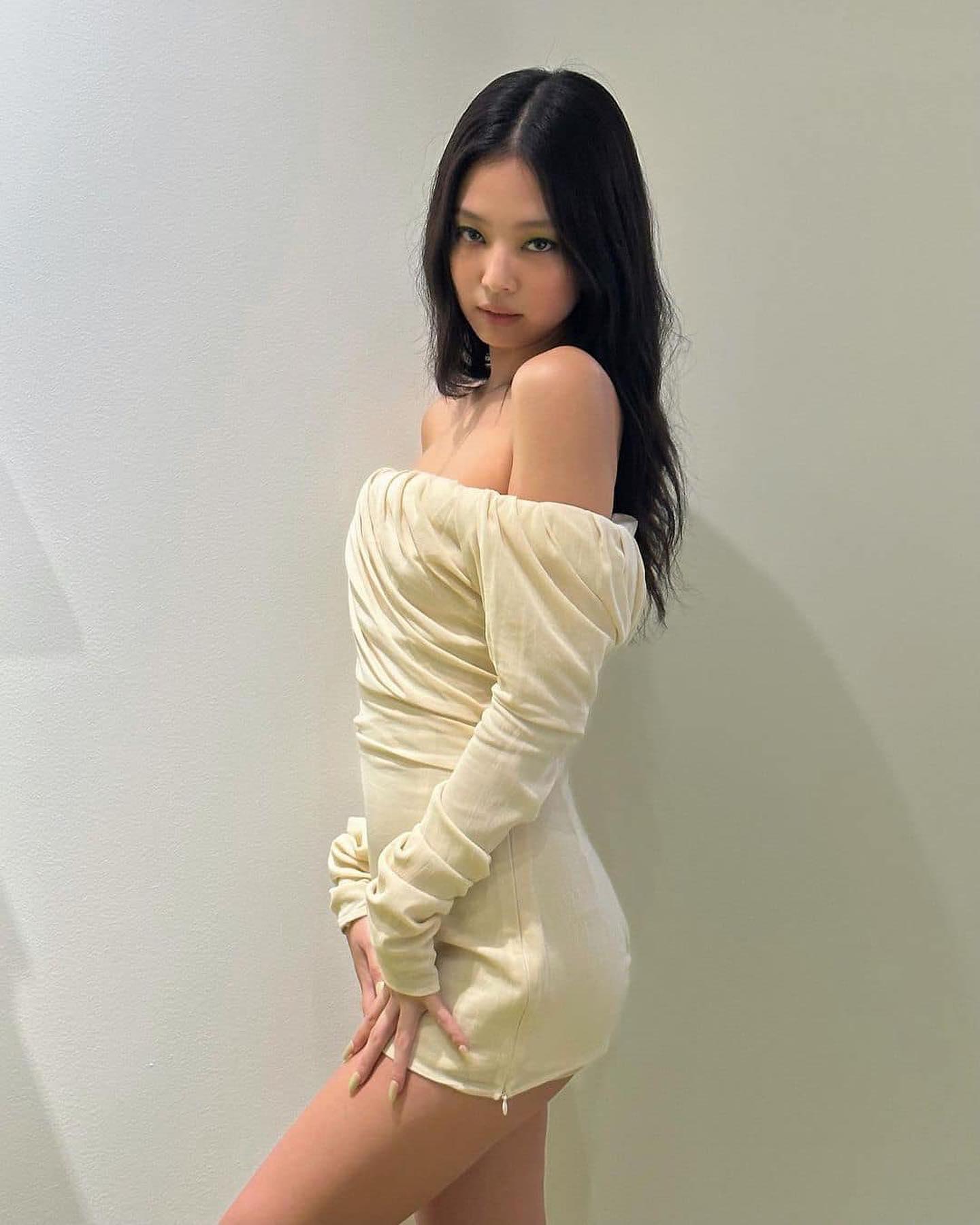 제니의 사랑스러운 자크뮈스룩💛 이미지
