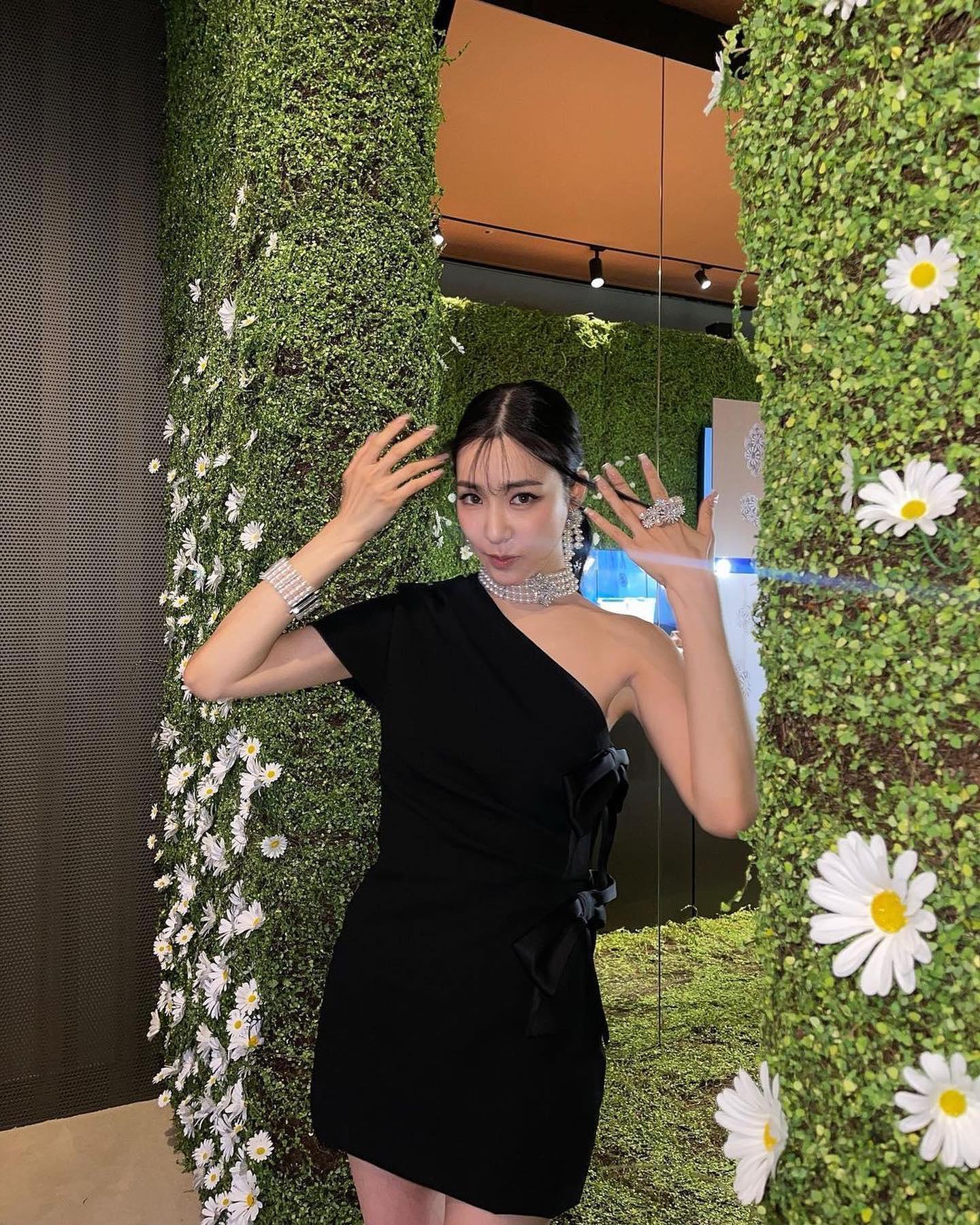 고급진 여성미🖤🤍티파니 일상룩 이미지5