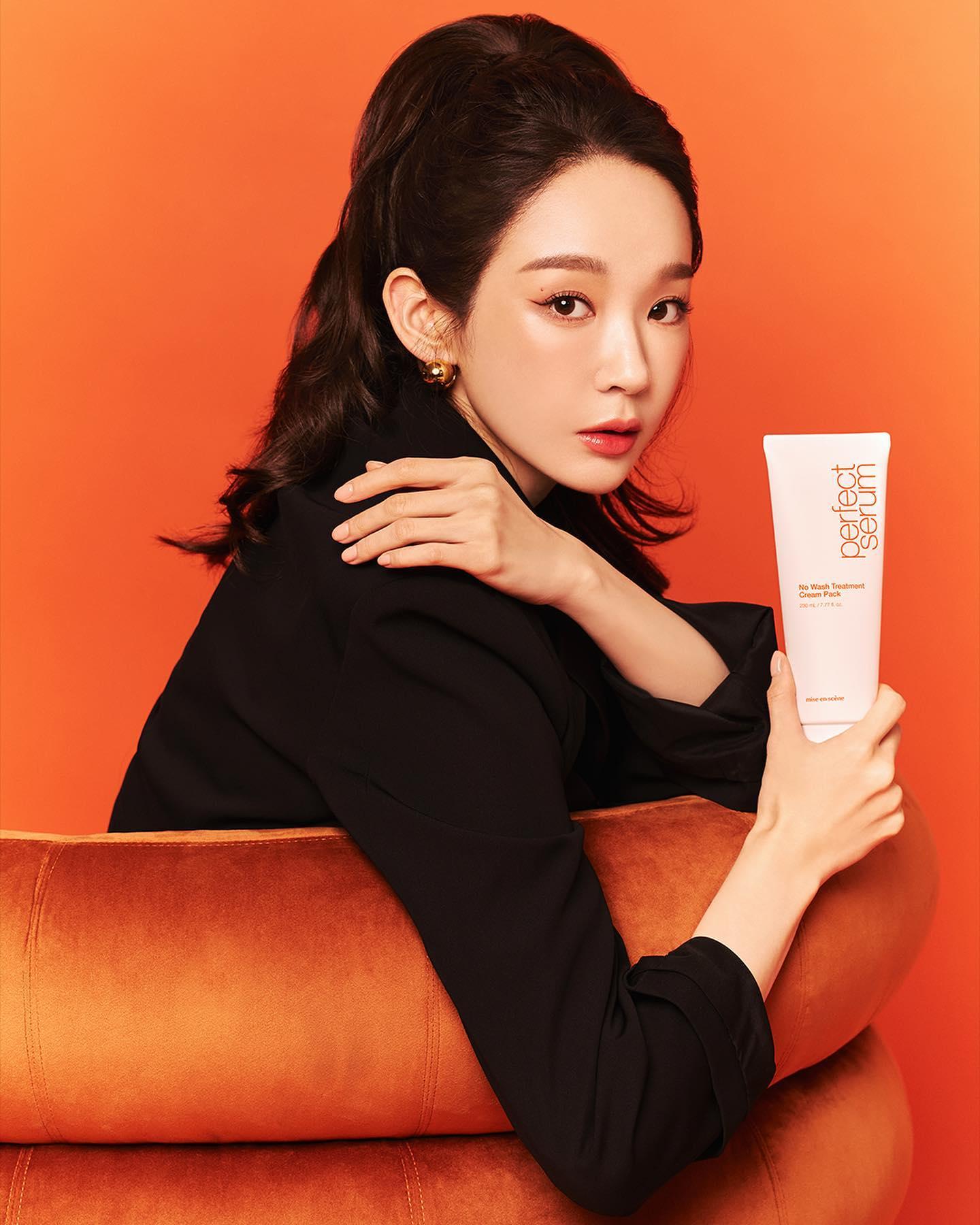 미쟝센 퍼펙트세럼 x 강민경🧡🧡 
완벽에 완벽을 더한👩🏻‍🦰 찰랑 모발 관리✨@손상모 주목해 #광고 이미지5