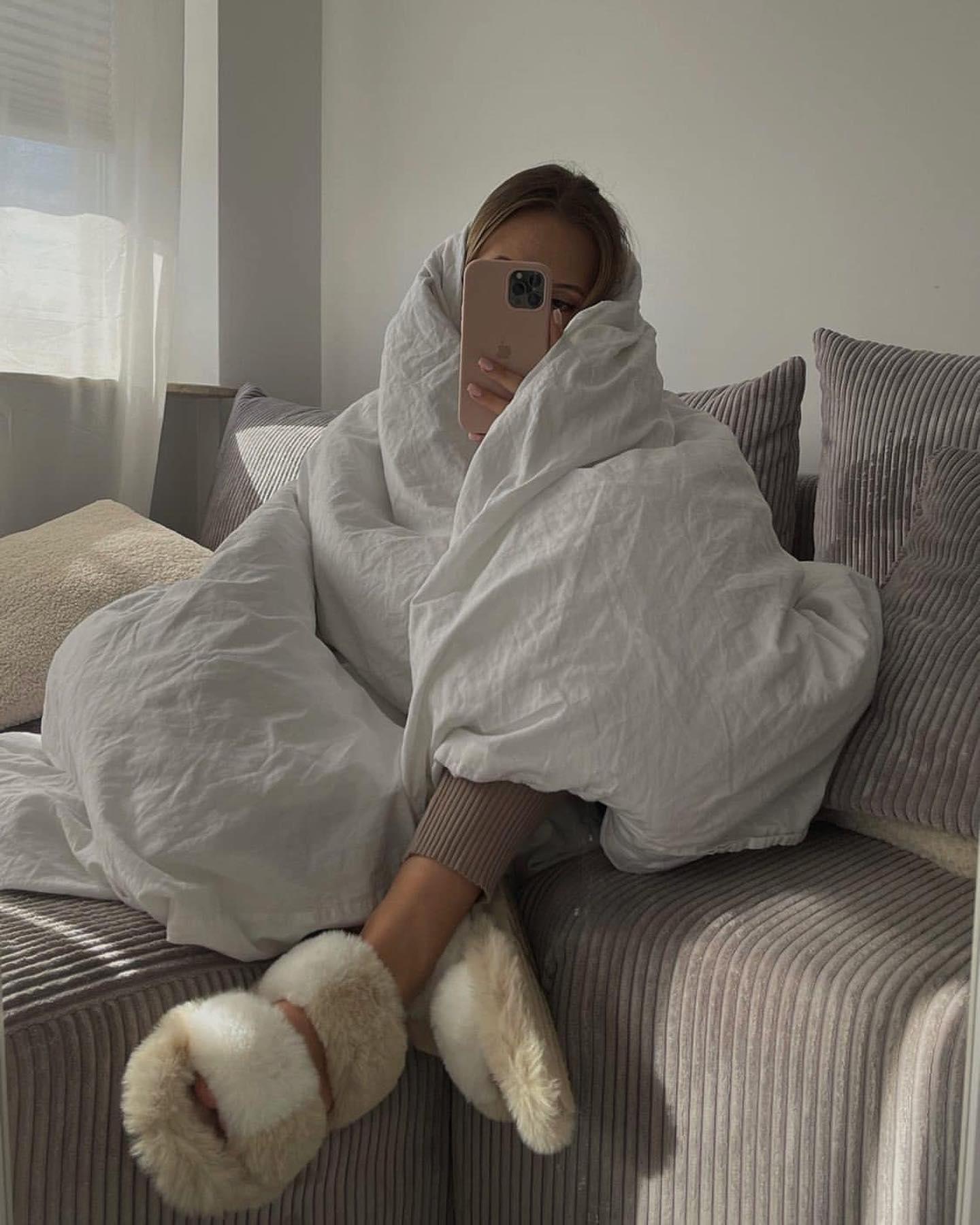 쌀쌀한 날씨엔 집콕이 딱☁️🤍 이미지