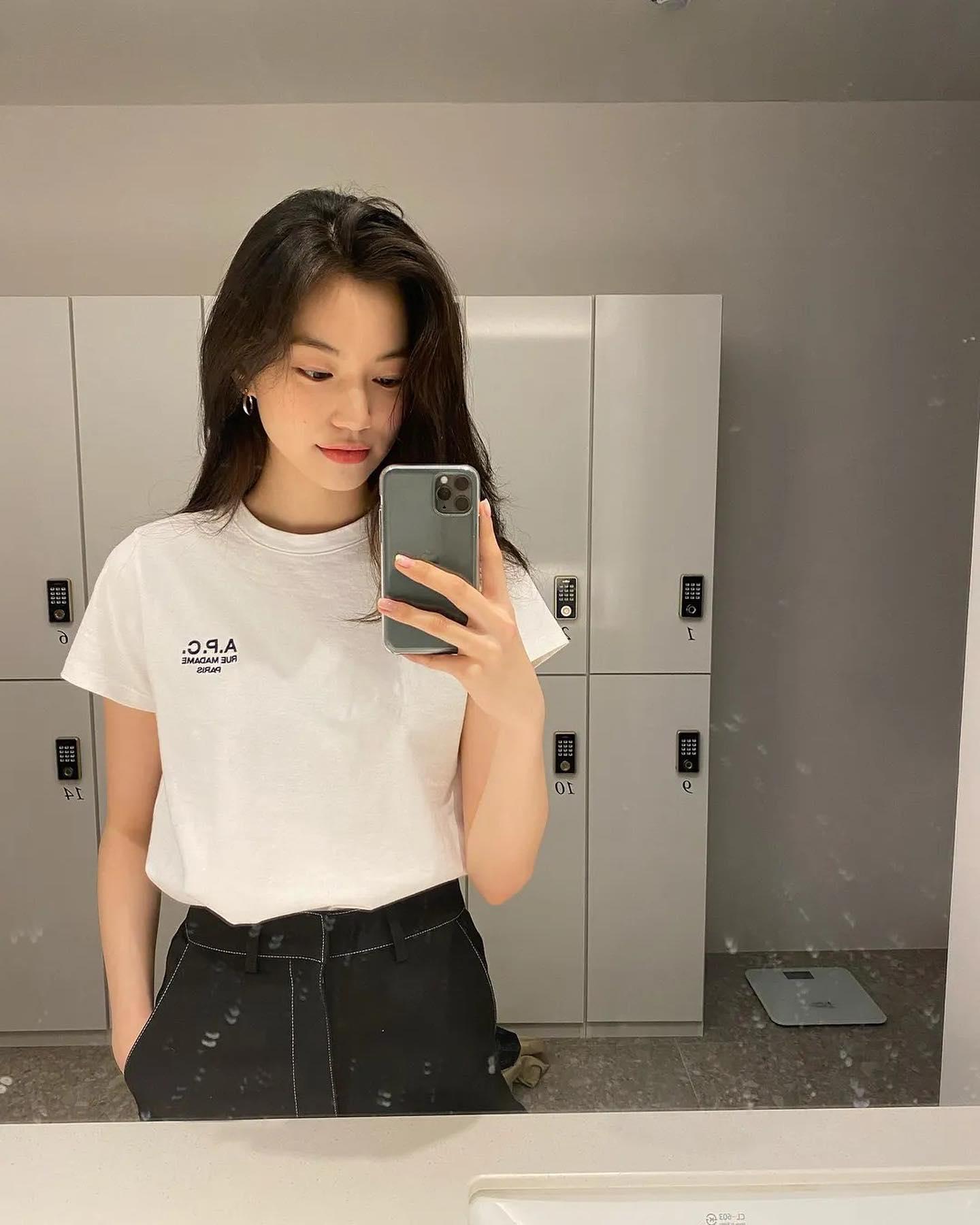 여름 교복템🤍🖤 @아페쎄 반팔 이미지