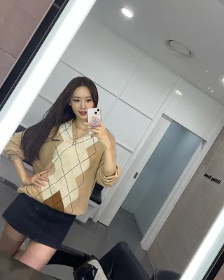완벽 소화하는 윤아언니 뮤뮤룩🤎 이미지