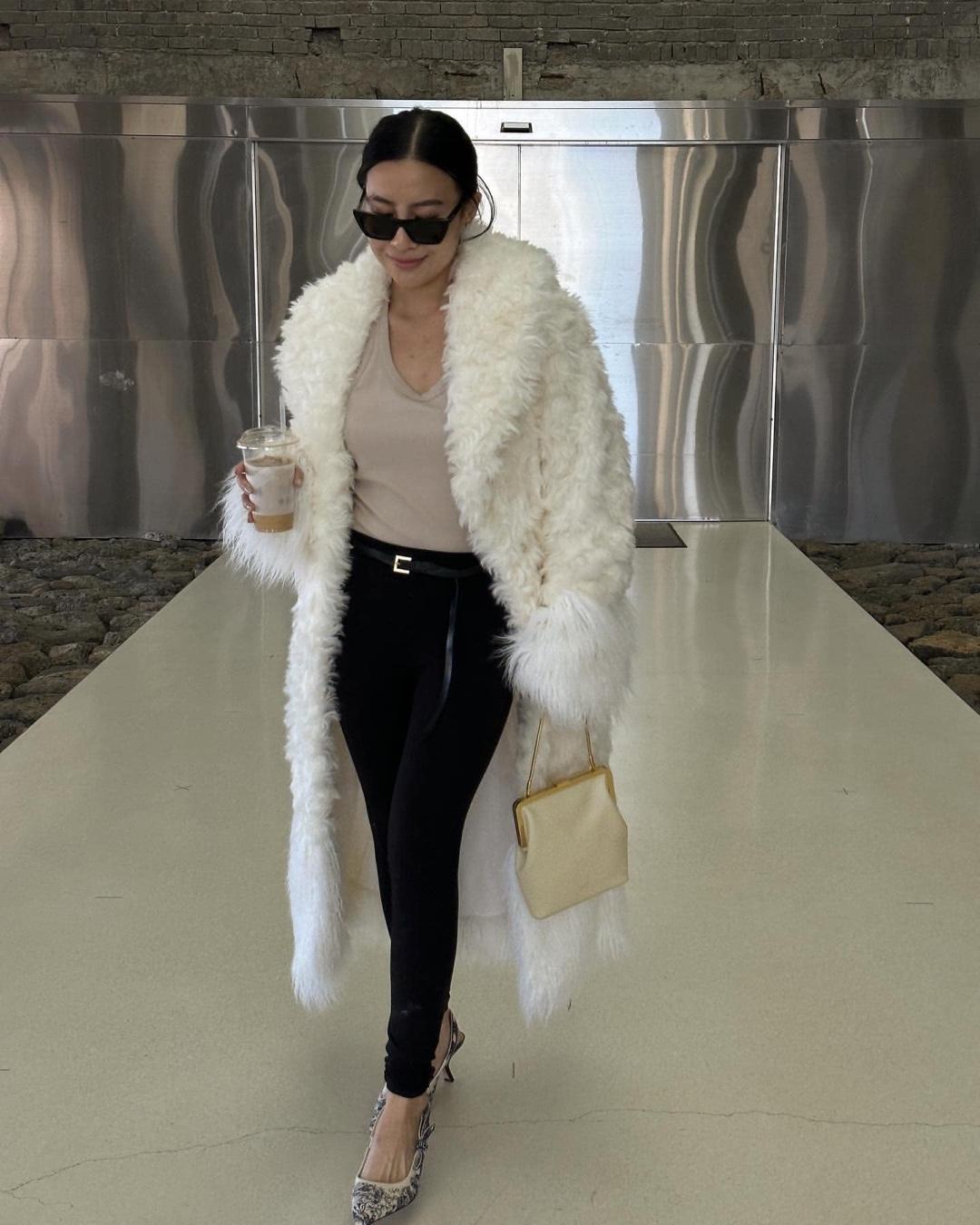 연말룩엔 퍼가 최고야🐑🤍 이미지