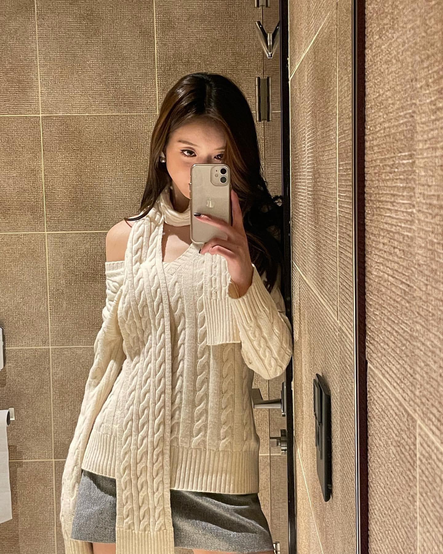 니트에 미니스커트 핏 요렇게🧍🏻‍♀️💗 이미지