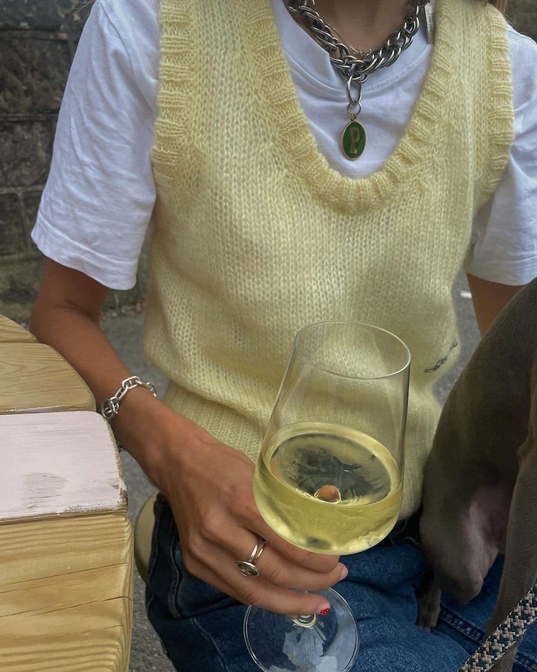 지금 니트조끼 입을 타이밍🧶💛​ 이미지