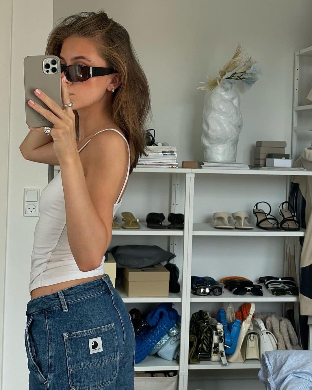 외출 전 거울셀카는 필수🤳🏻​ 이미지