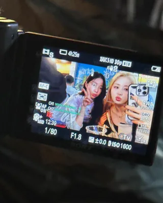 우정샷은 이렇게@같이 찍자📸 이미지