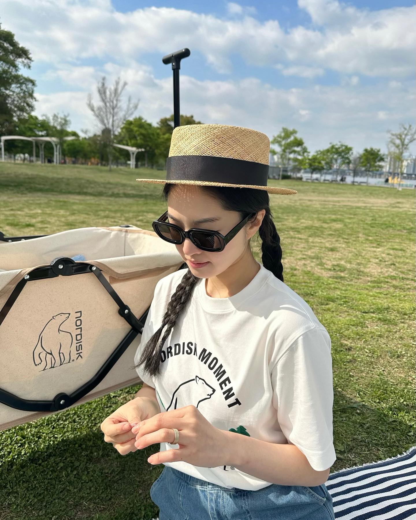 발랄한 유리와 청순 이서 픽🐻‍❄️🌲
노르디스크 화이트 티셔츠와 데님🤍💙이 조합 @어때?! #광고 이미지