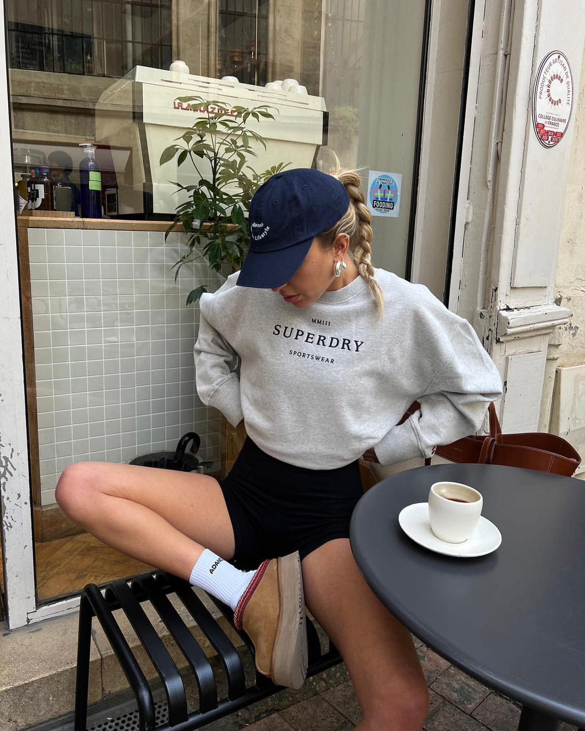 심플하게 맨투맨에 반바지🐣 이미지