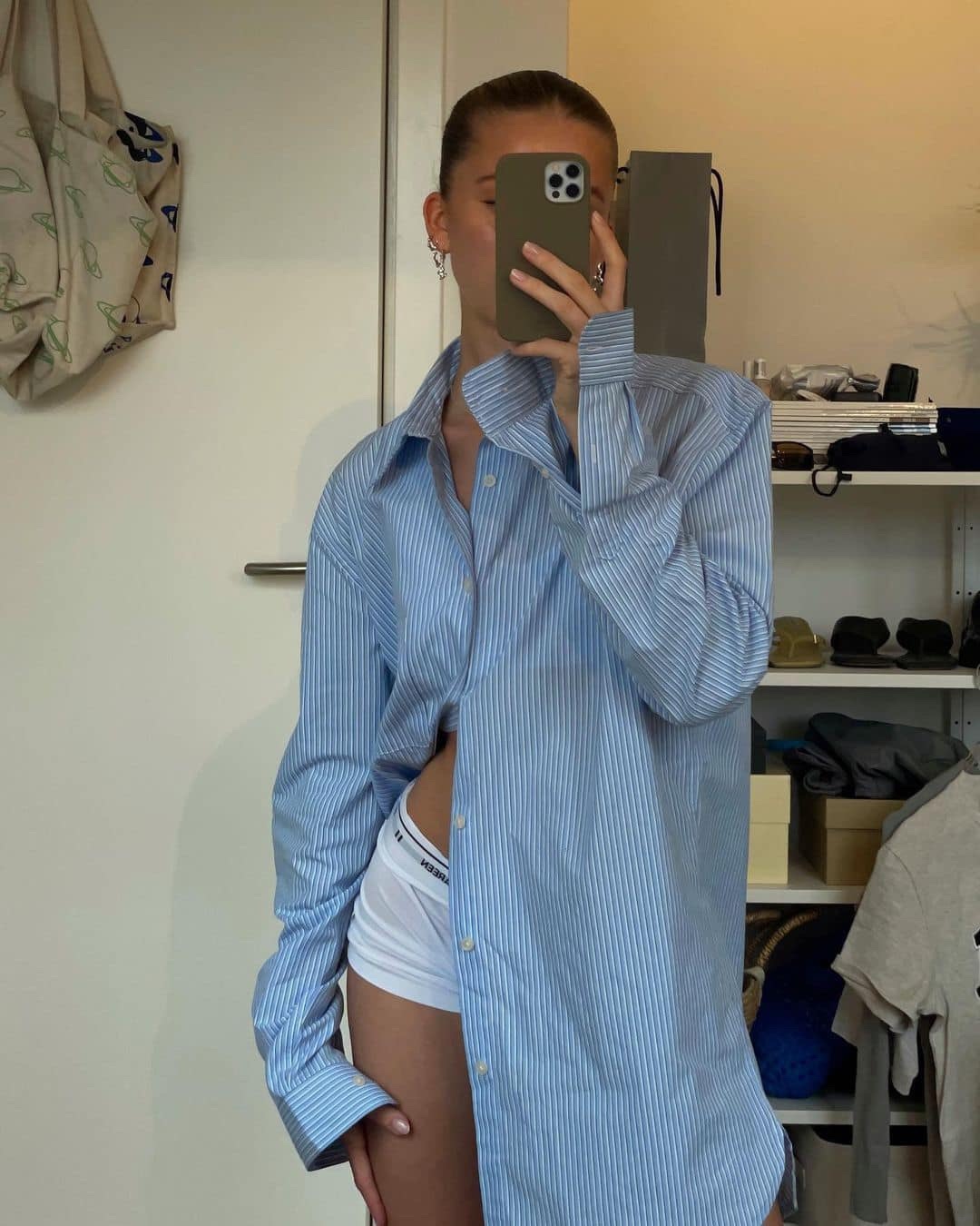 블루셔츠로 쿨걸 바이브💙​ 이미지