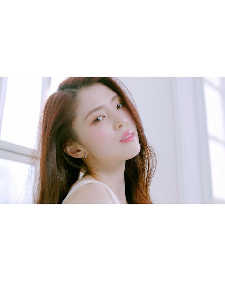 한소희의 산소 같은 @머릿결💙🤍
로레알파리 히알루론산 케어로 완성!⭐️네이버 공식몰 참고 #광고 이미지5