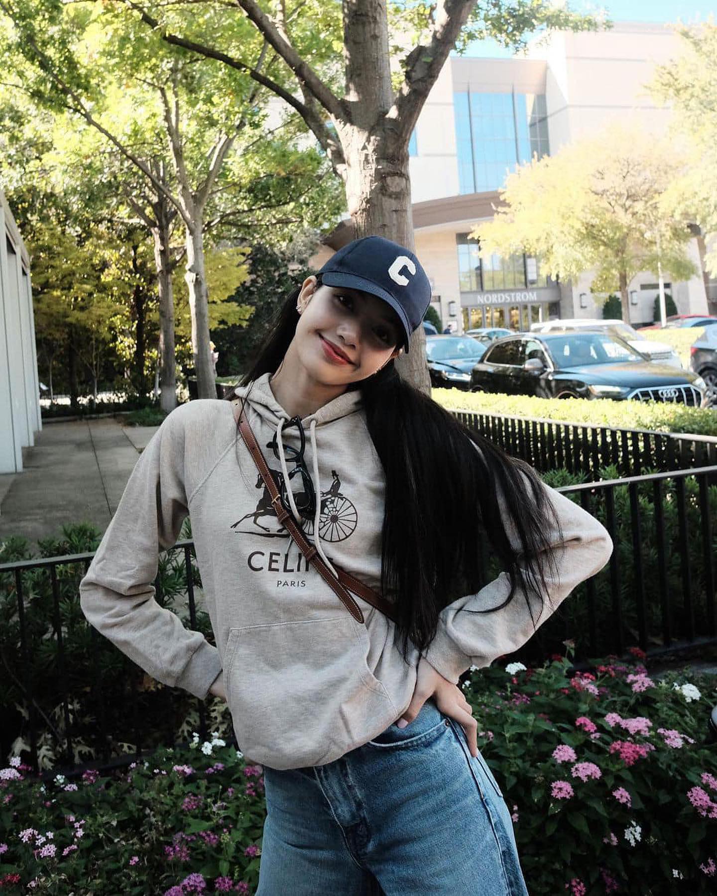 셀린걸 리사의 셀린룩⚜️💙 이미지