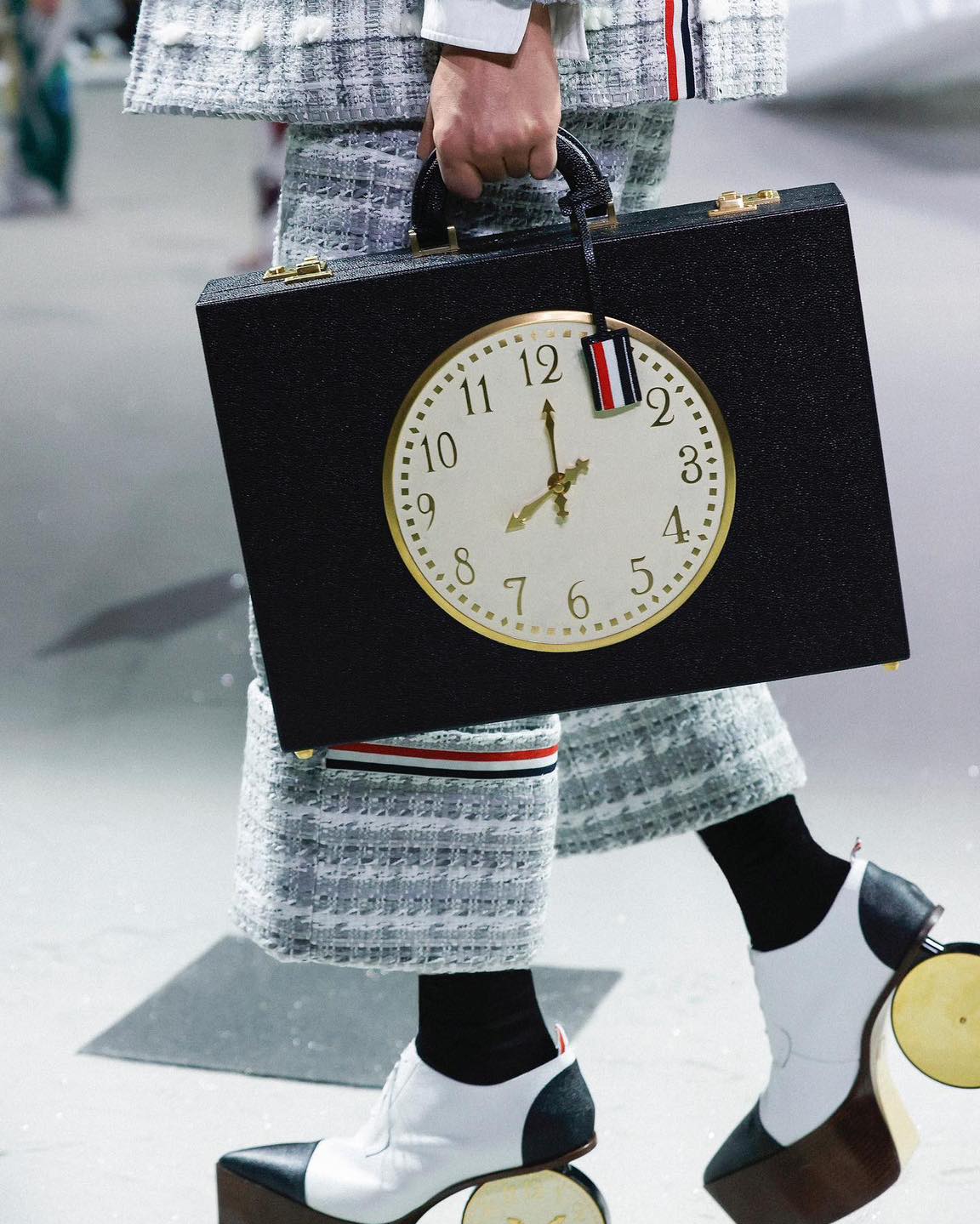 프로 지각러 추천템🕰️👜톰브라운 이미지
