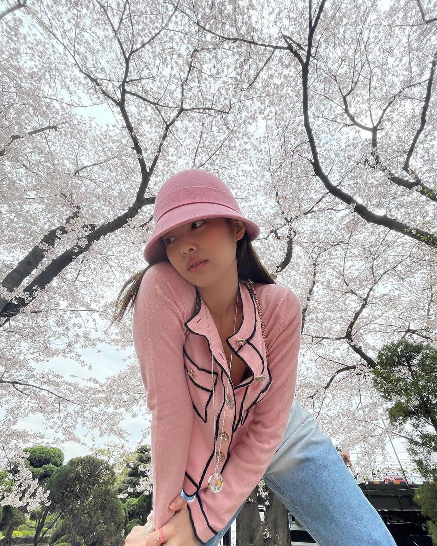 핑크 입고 벚꽃구경 가자🌸 이미지