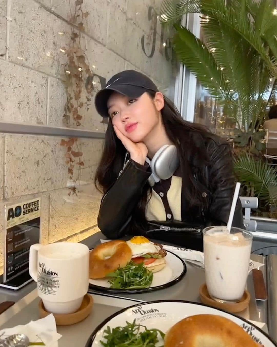 언니들 레더자켓 패션🖤 이미지