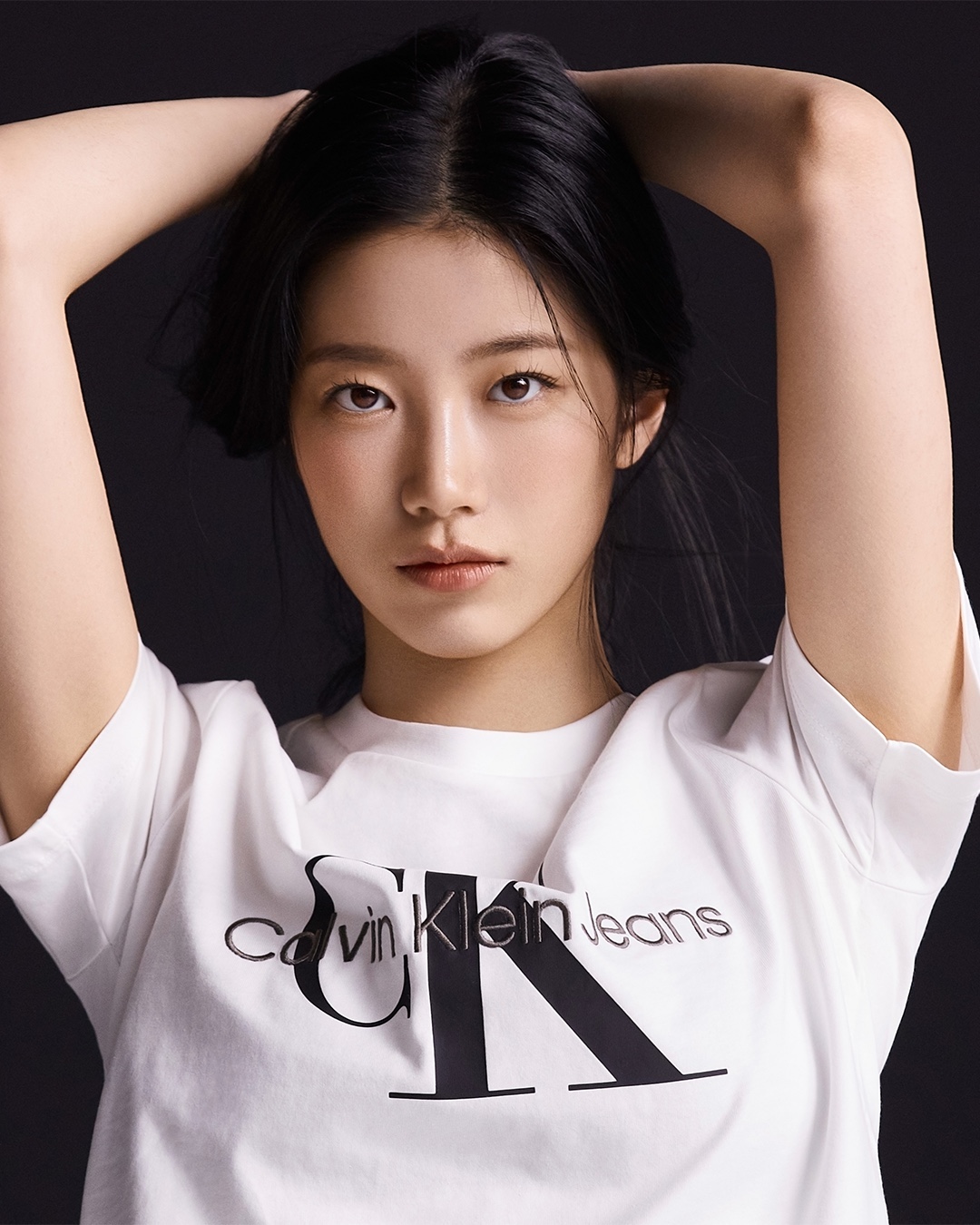캘빈클라인 x 카즈하👖반전매력​
캘빈으로 봄코디 완성하기💙🤍 카즈하핏 @가즈아🔥 #광고​ 이미지