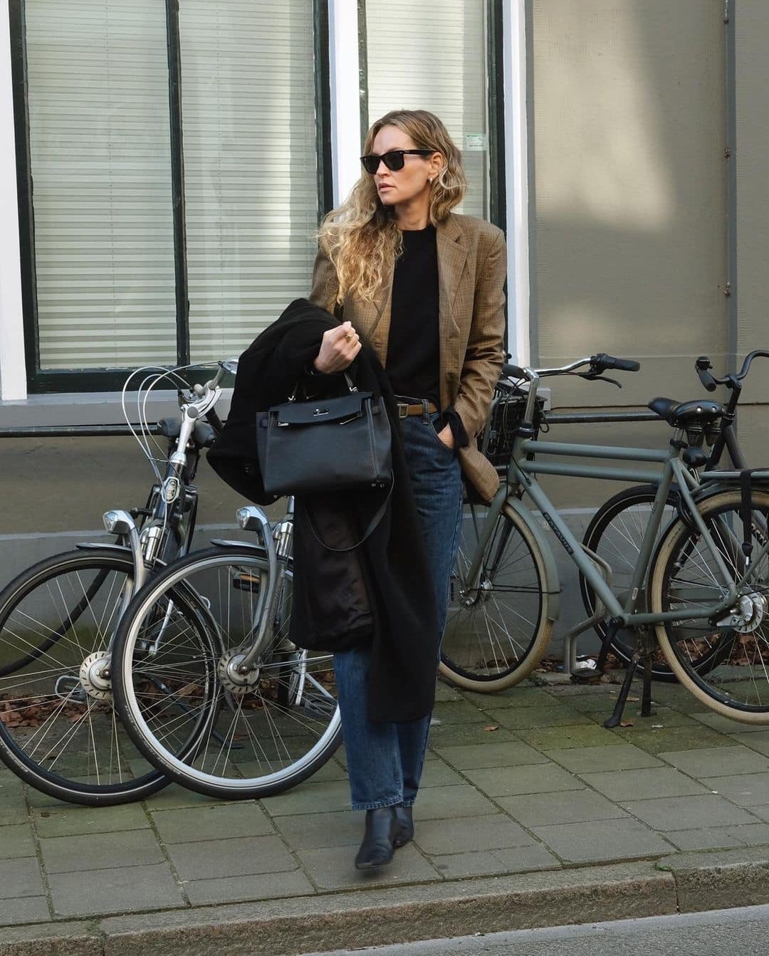 역시 블레이저엔 청바지🖤👖 이미지