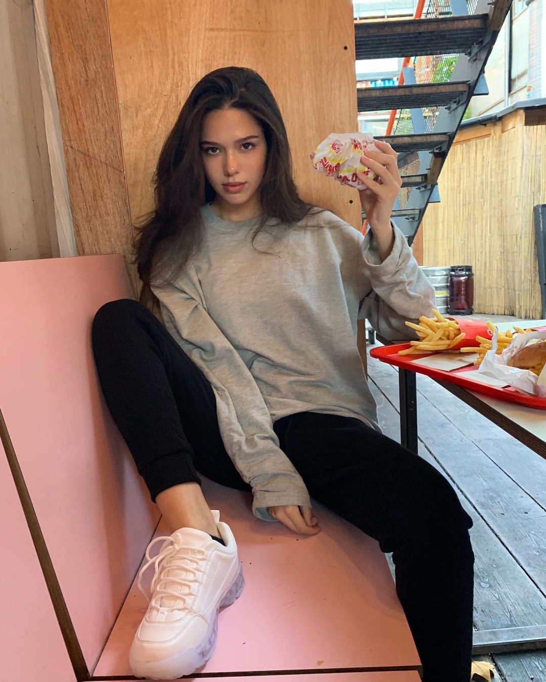 심플룩 완성👟 흰색 스니커즈🔍 이미지