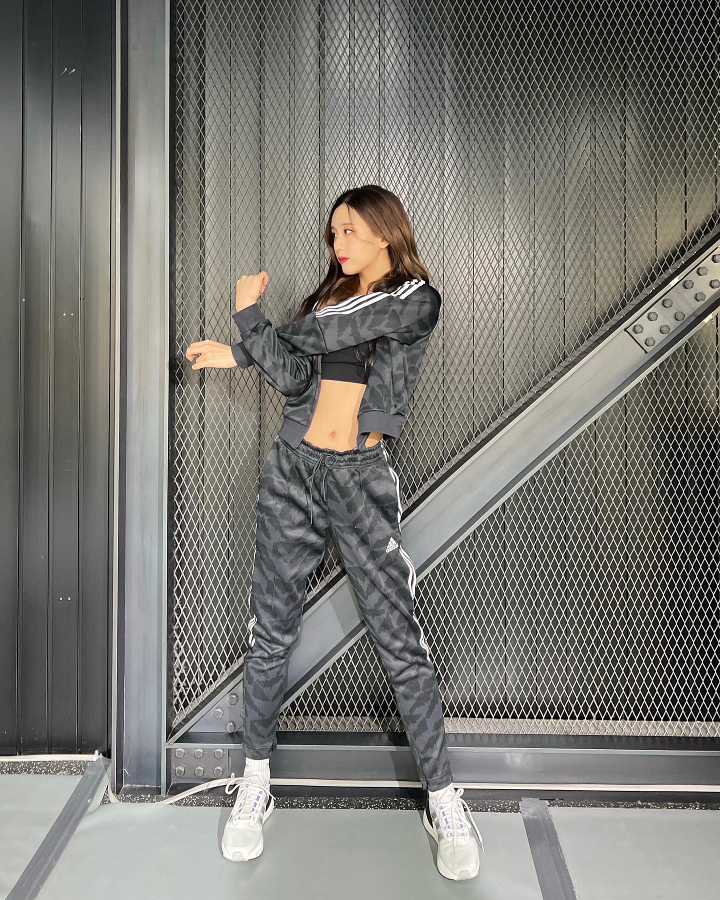 정호연 삼선 셋업🖤🤍@따라할래
아디다스 스포츠웨어 TIRO 트랙수트🏃🏻‍♀️🔥미리 준비해놔 #광고 이미지8