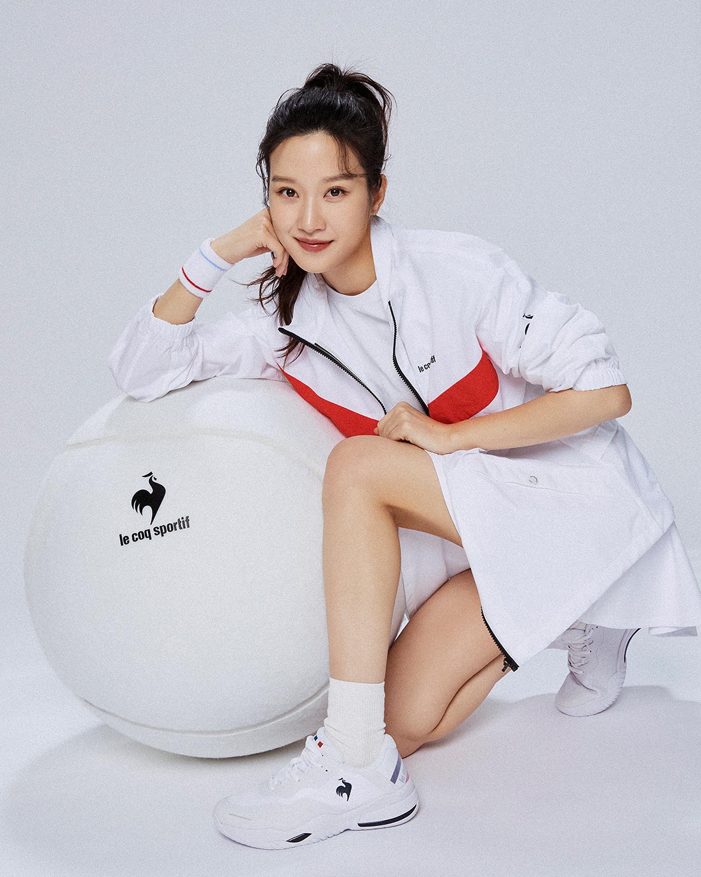 테니스의 이해 가영언니🤍🎾
르꼬끄처럼 선을 넘어🐓💚테니스룩에 테니스 @배울래?! #광고 이미지5
