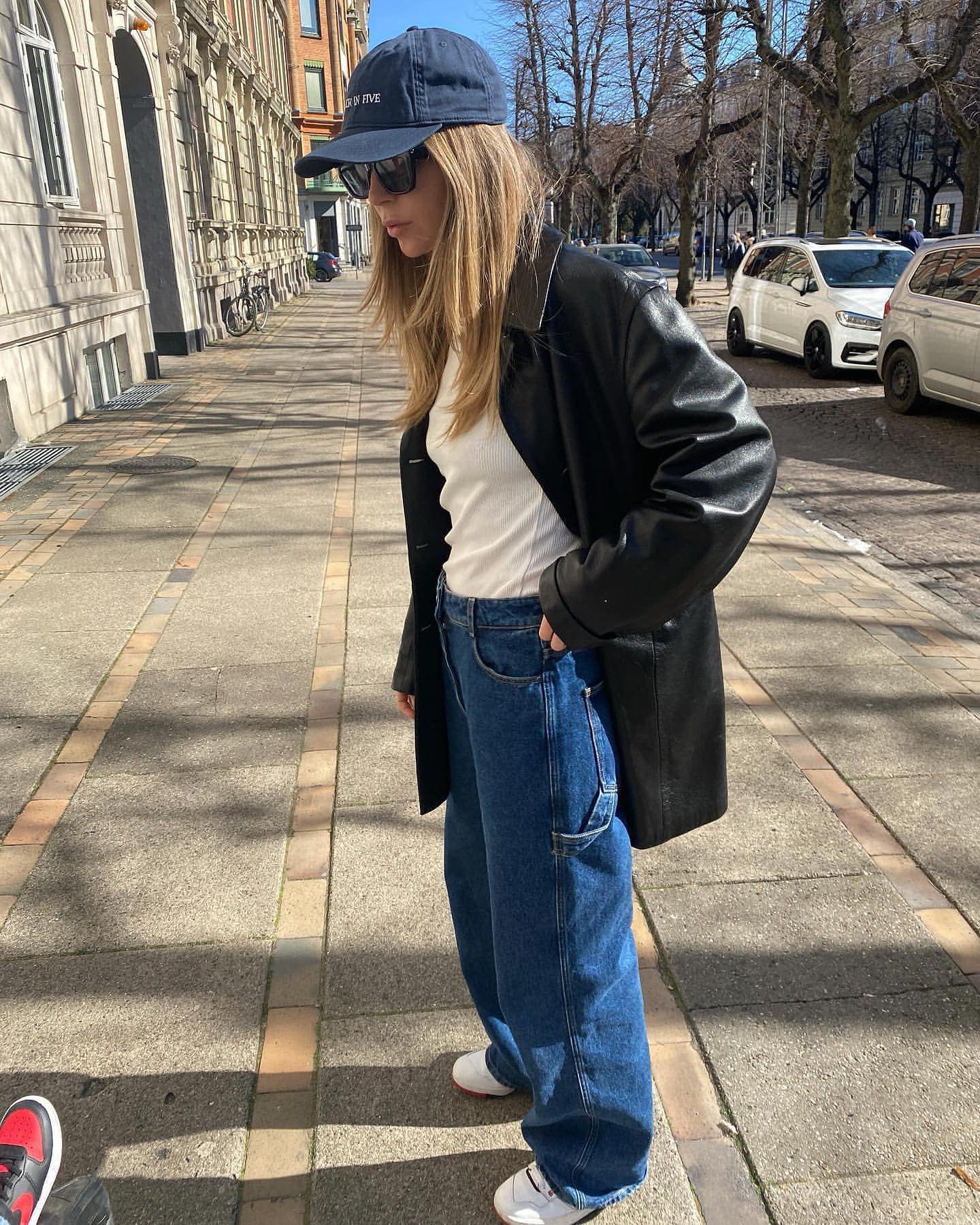 흰티셔츠에 아우터 툭🤍❤️ 이미지