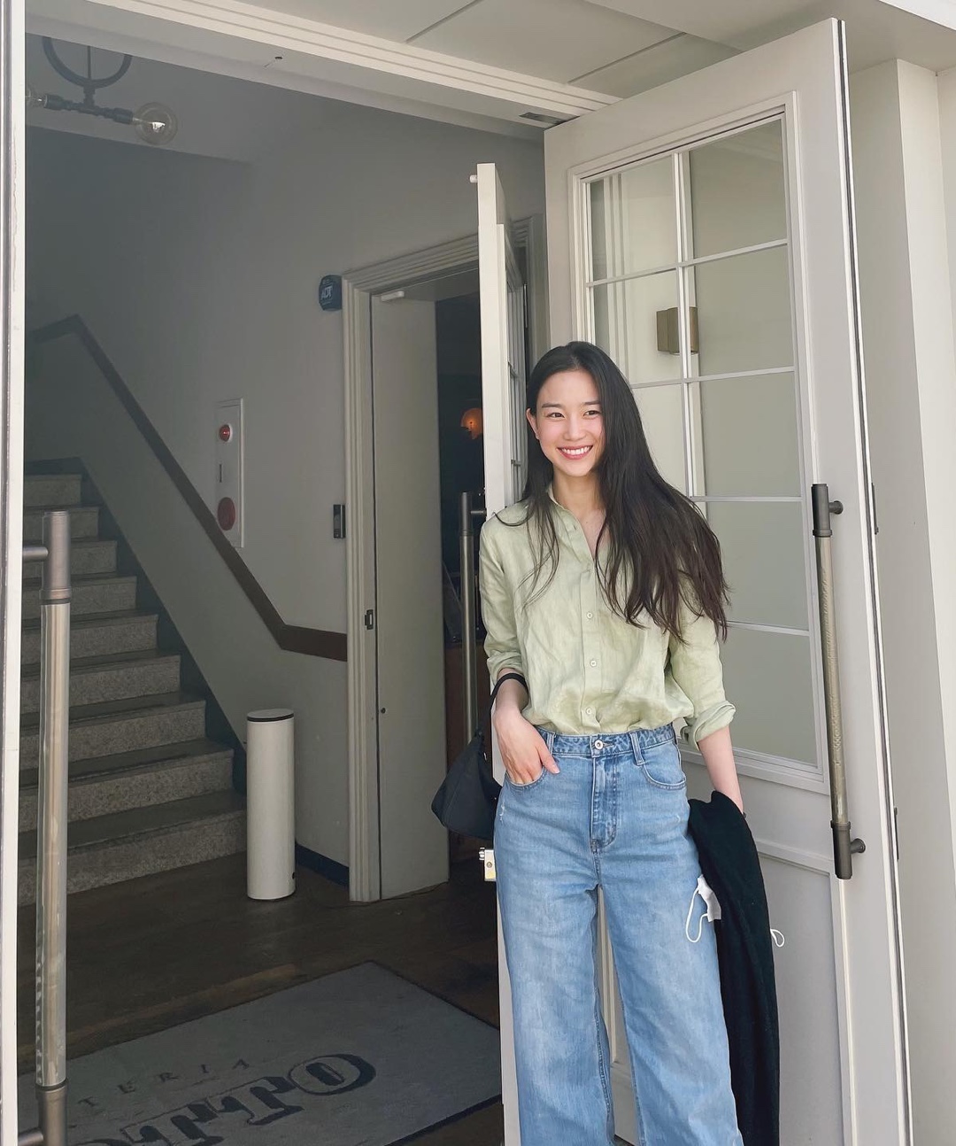 상큼하게 봄셔츠 코디🌱🤍장희령​ 이미지