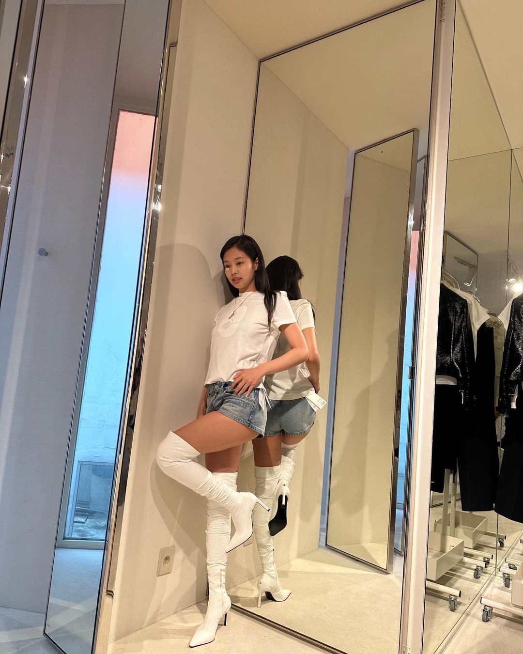 제니도 신었다는 화이트부츠🐰🤍​ 이미지