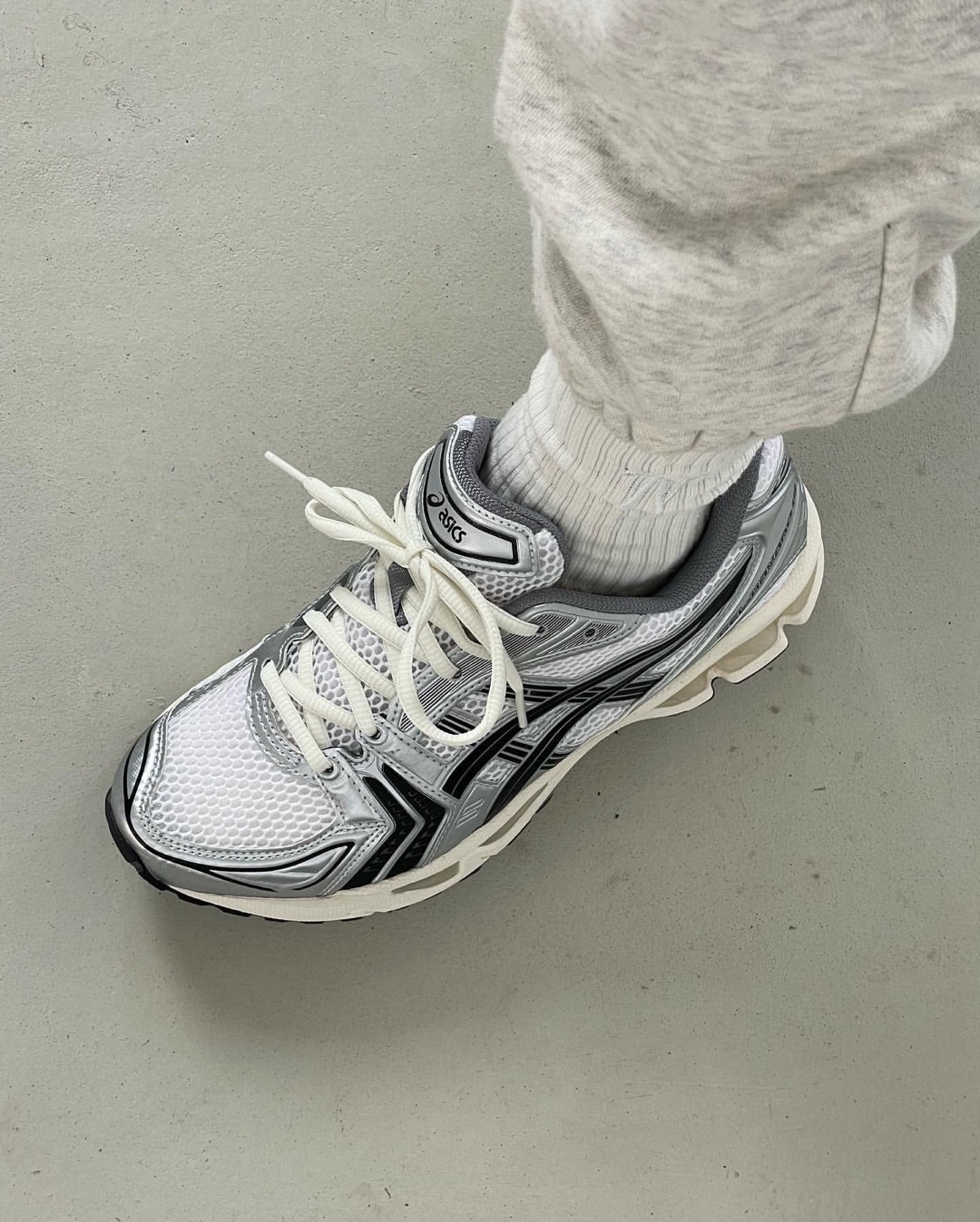 어떤 룩이든 찰떡👟아식스🫶🏻​ 이미지